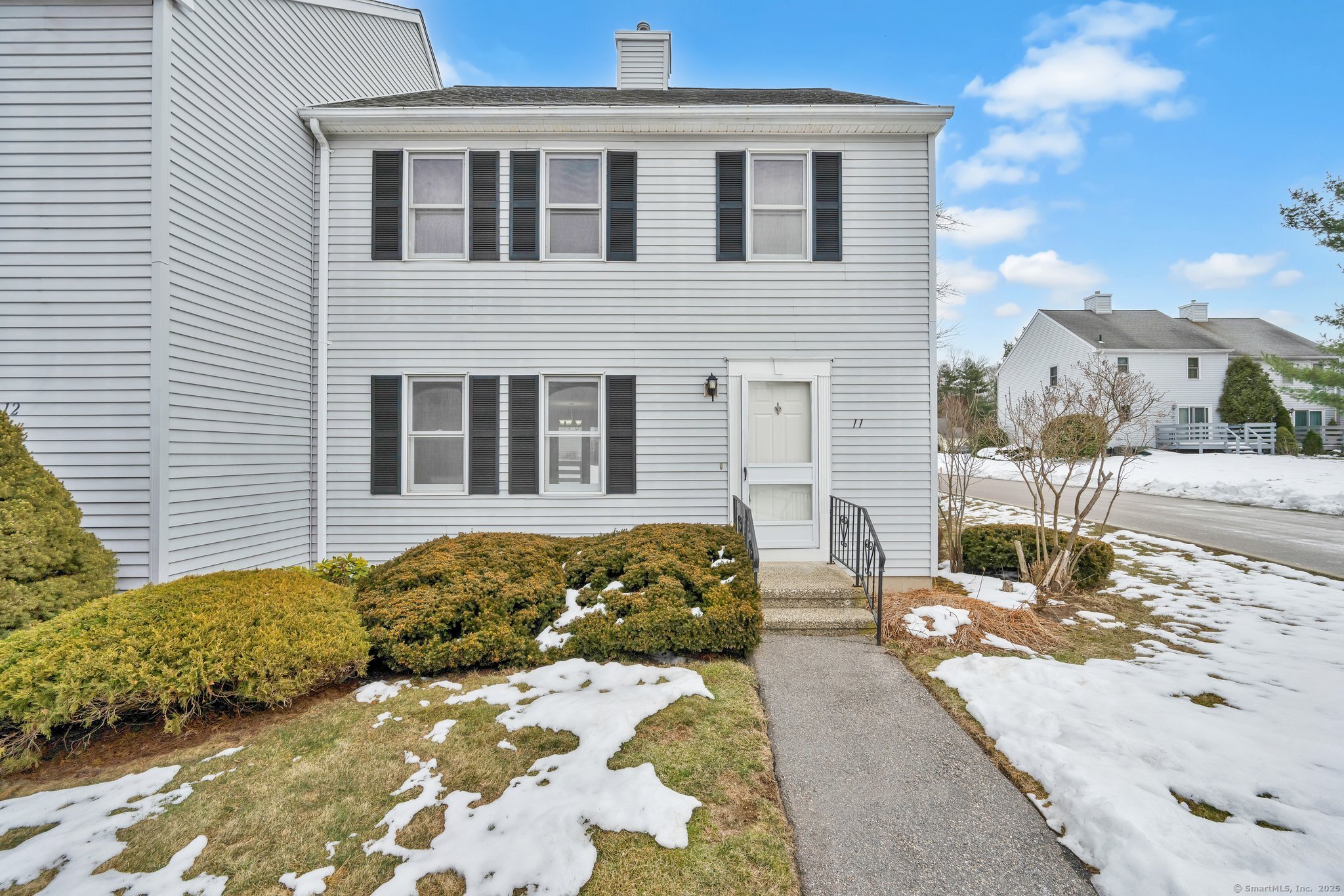 Southgate Drive 11, Glastonbury, Connecticut - 2 Bedrooms  
3 Bathrooms  
5 Rooms - 