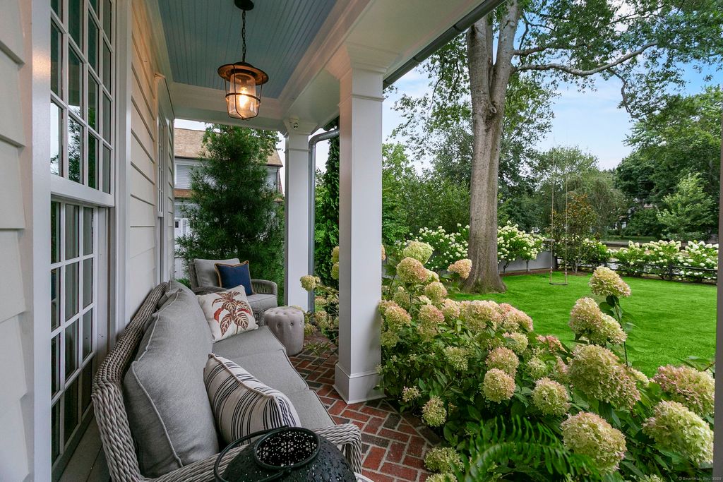 Photo of 174 Sunnieholme Drive, Fairfield, CT 06824 (MLS # 24119620)