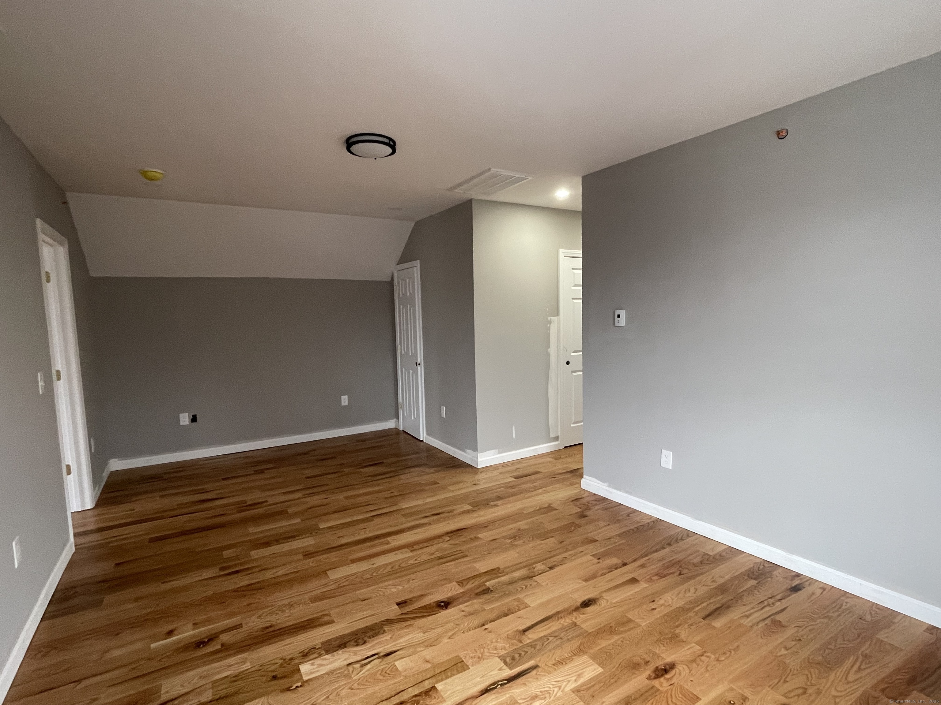 New Haven, Connecticut 06519, United States, 3 Bedrooms Bedrooms, ,2 BathroomsBathrooms,Residential,Pending,15226