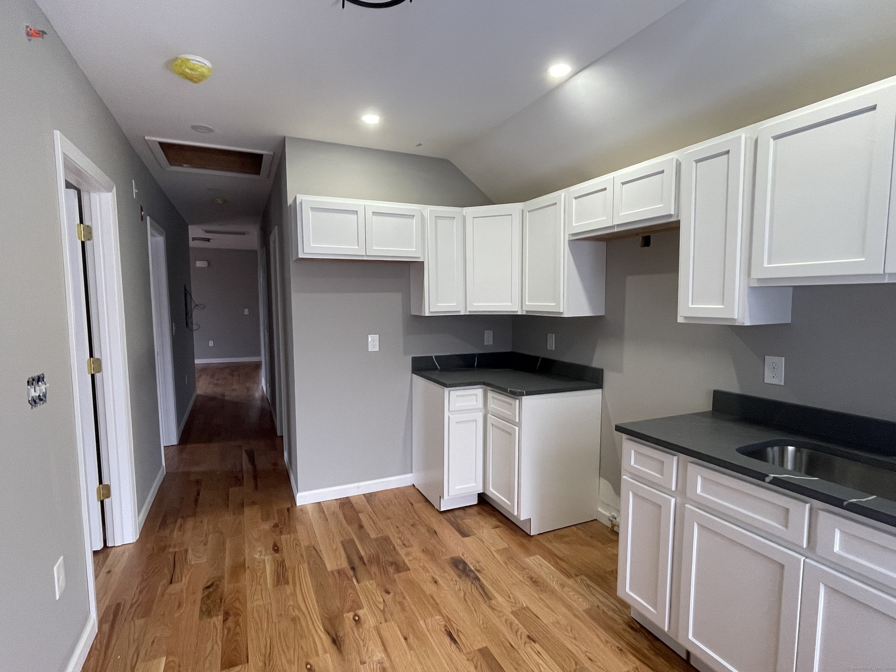 Rental Property at Hallock Avenue 3, New Haven, Connecticut - Bedrooms: 3 
Bathrooms: 2 
Rooms: 5  - $2,000 MO.