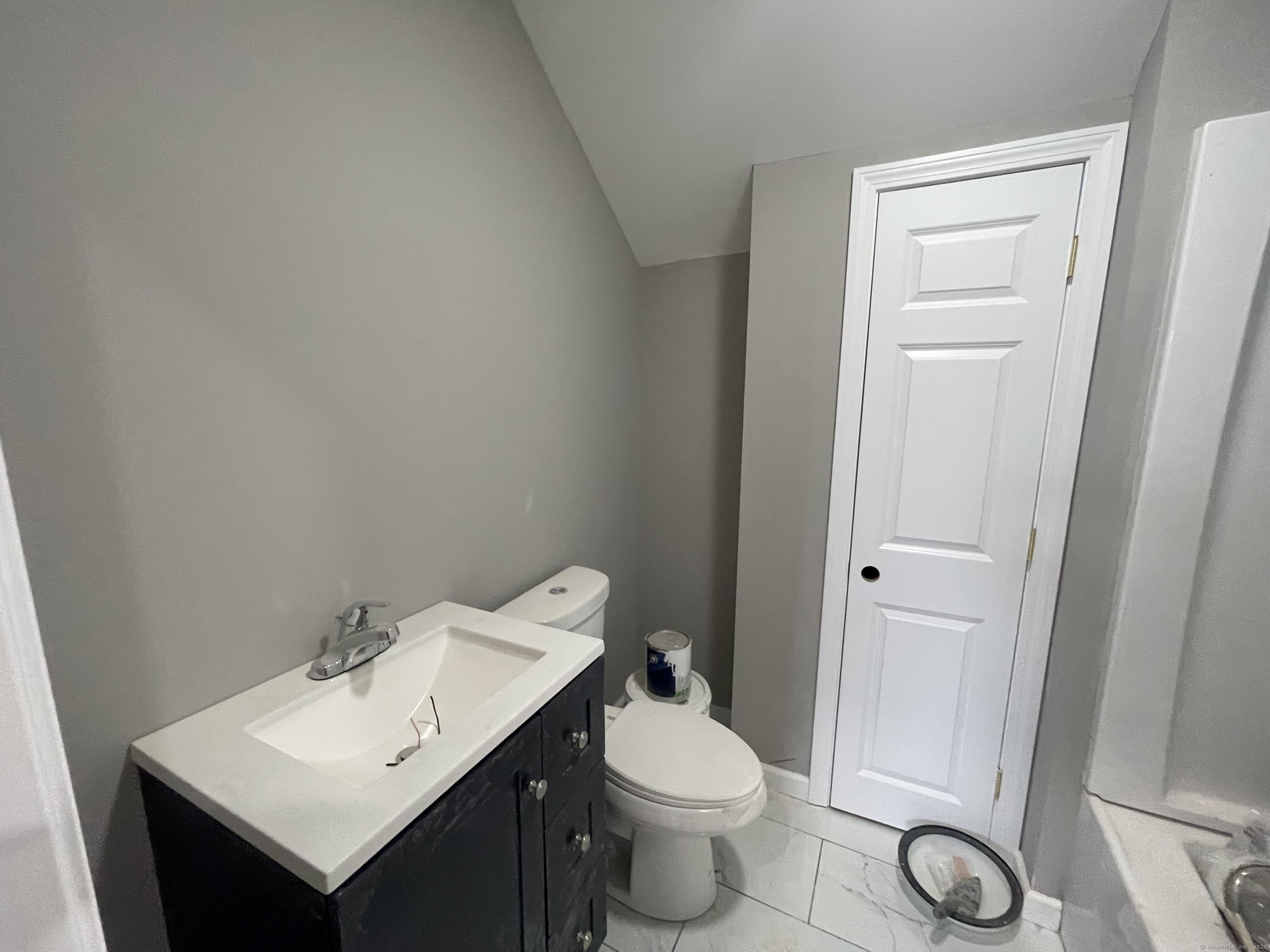 New Haven, Connecticut 06519, United States, 3 Bedrooms Bedrooms, ,2 BathroomsBathrooms,Residential,Pending,15226