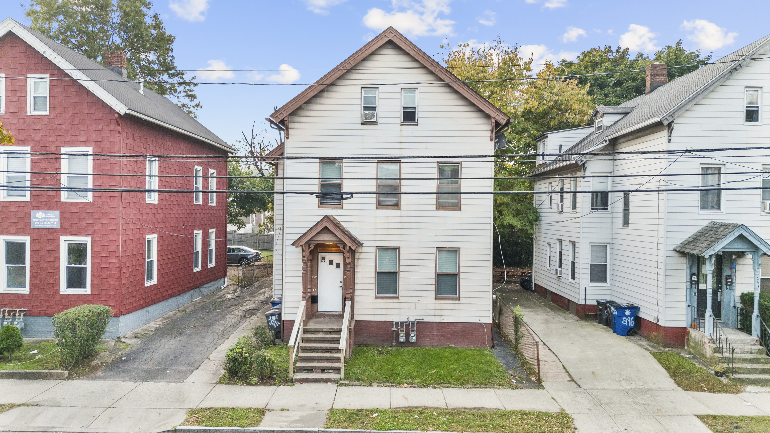 Peck Street, New Haven, Connecticut - 6 Bedrooms  
2 Bathrooms  
8 Rooms - 