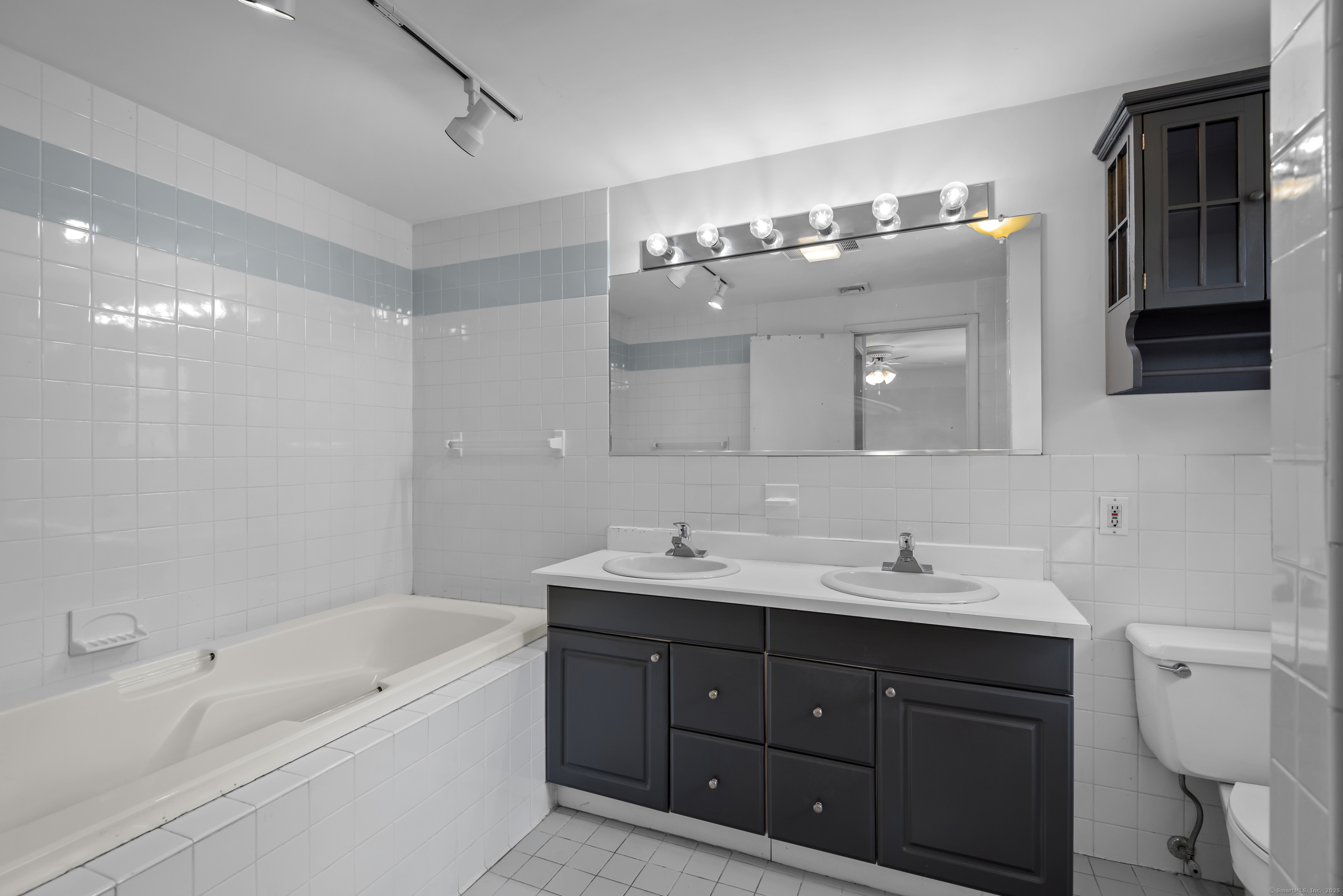 9 Pine Tree Drive, Branford, Connecticut image 23