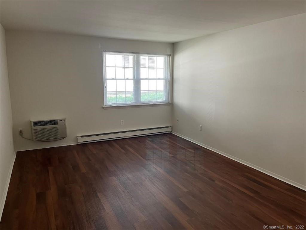 Stamford, Connecticut 06907, United States, 2 Bedrooms Bedrooms, ,2 BathroomsBathrooms,Residential,Pending,184021