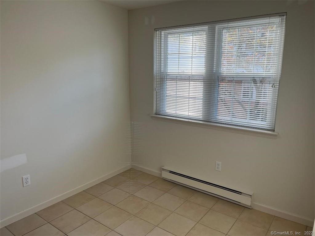 Stamford, Connecticut 06907, United States, 2 Bedrooms Bedrooms, ,2 BathroomsBathrooms,Residential,Pending,184021