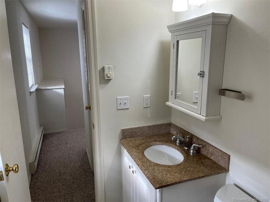 Stamford, Connecticut 06907, United States, 2 Bedrooms Bedrooms, ,2 BathroomsBathrooms,Residential,Pending,184021