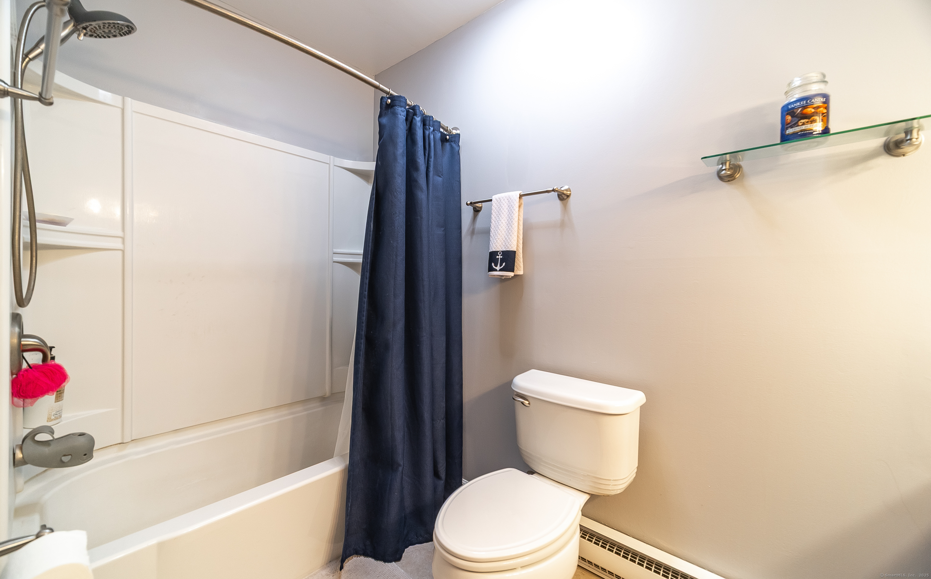 Cromwell, Connecticut 06416, United States, 2 Bedrooms Bedrooms, ,2 BathroomsBathrooms,Residential,Pending,214476