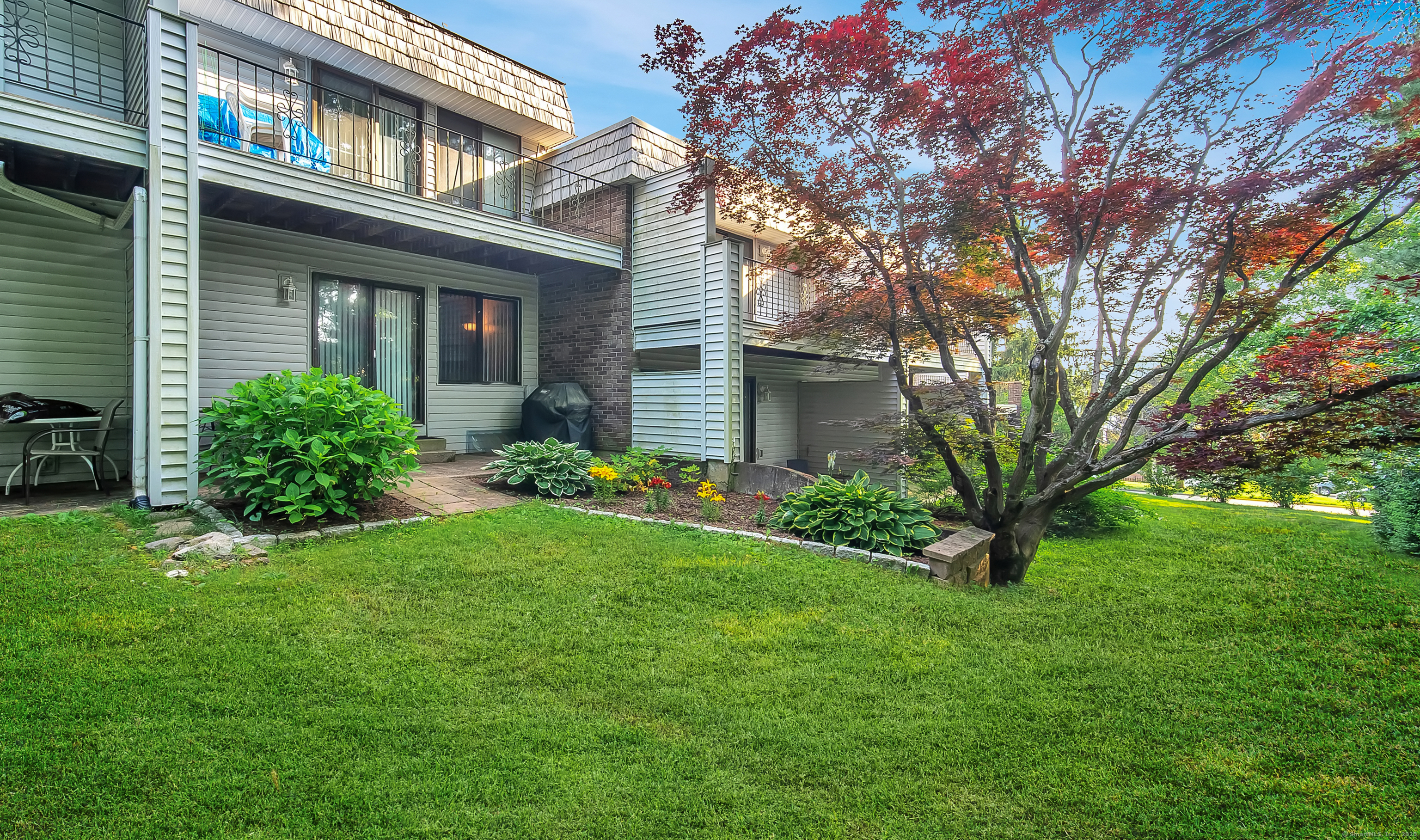 Cromwell, Connecticut 06416, United States, 2 Bedrooms Bedrooms, ,2 BathroomsBathrooms,Residential,Pending,214476