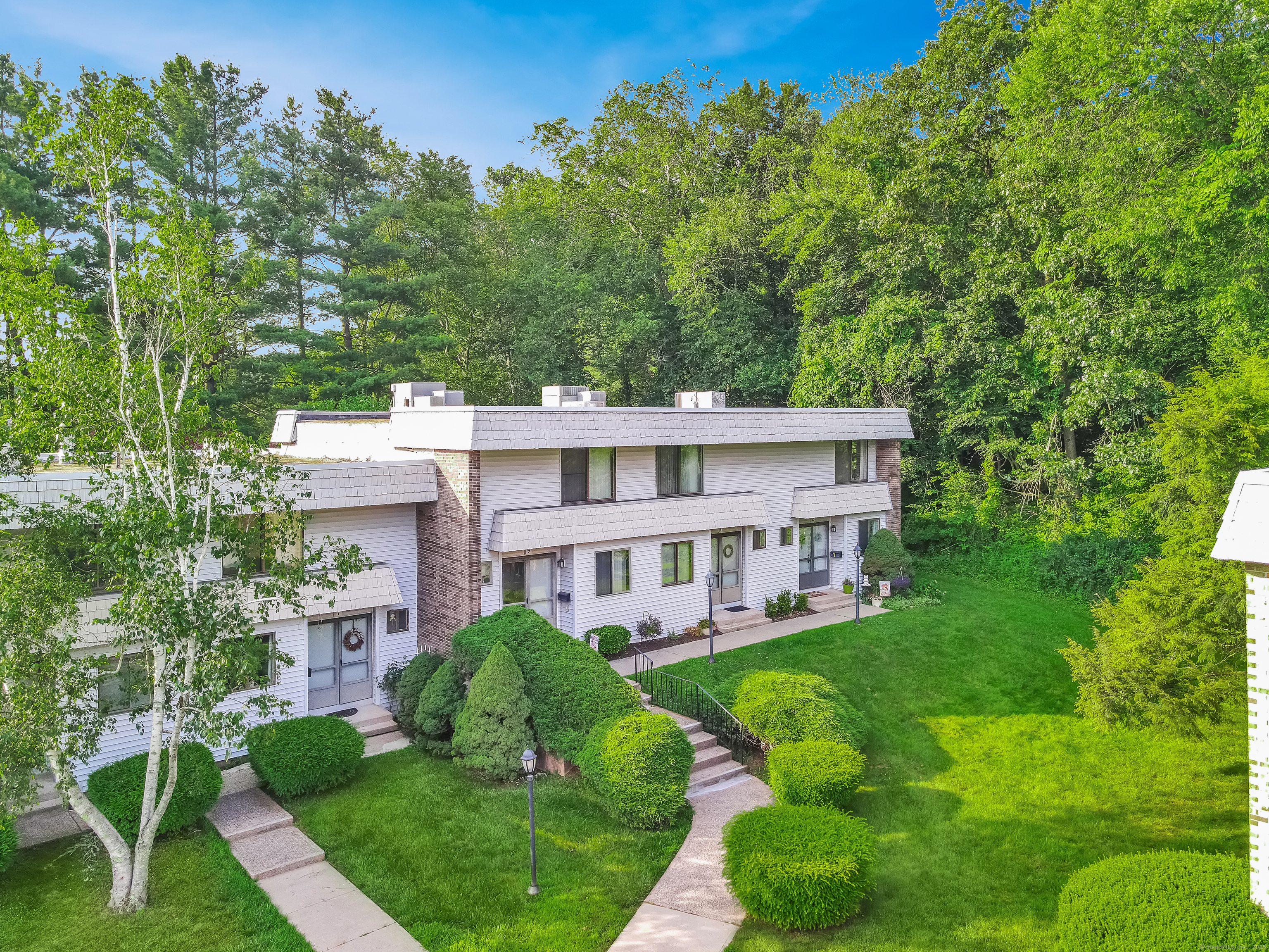 Cromwell, Connecticut 06416, United States, 2 Bedrooms Bedrooms, ,2 BathroomsBathrooms,Residential,Pending,214476