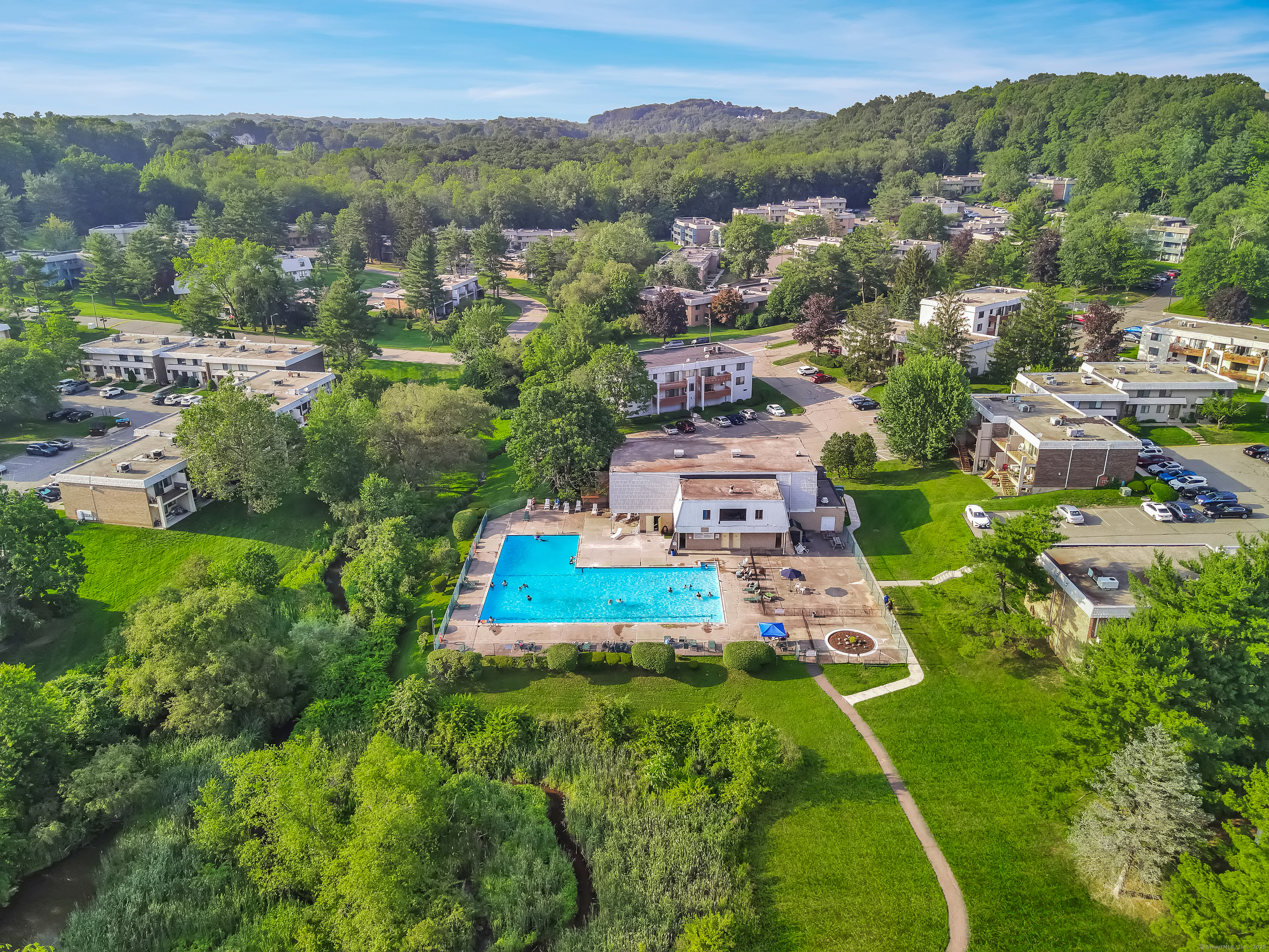 Cromwell, Connecticut 06416, United States, 2 Bedrooms Bedrooms, ,2 BathroomsBathrooms,Residential,Pending,214476