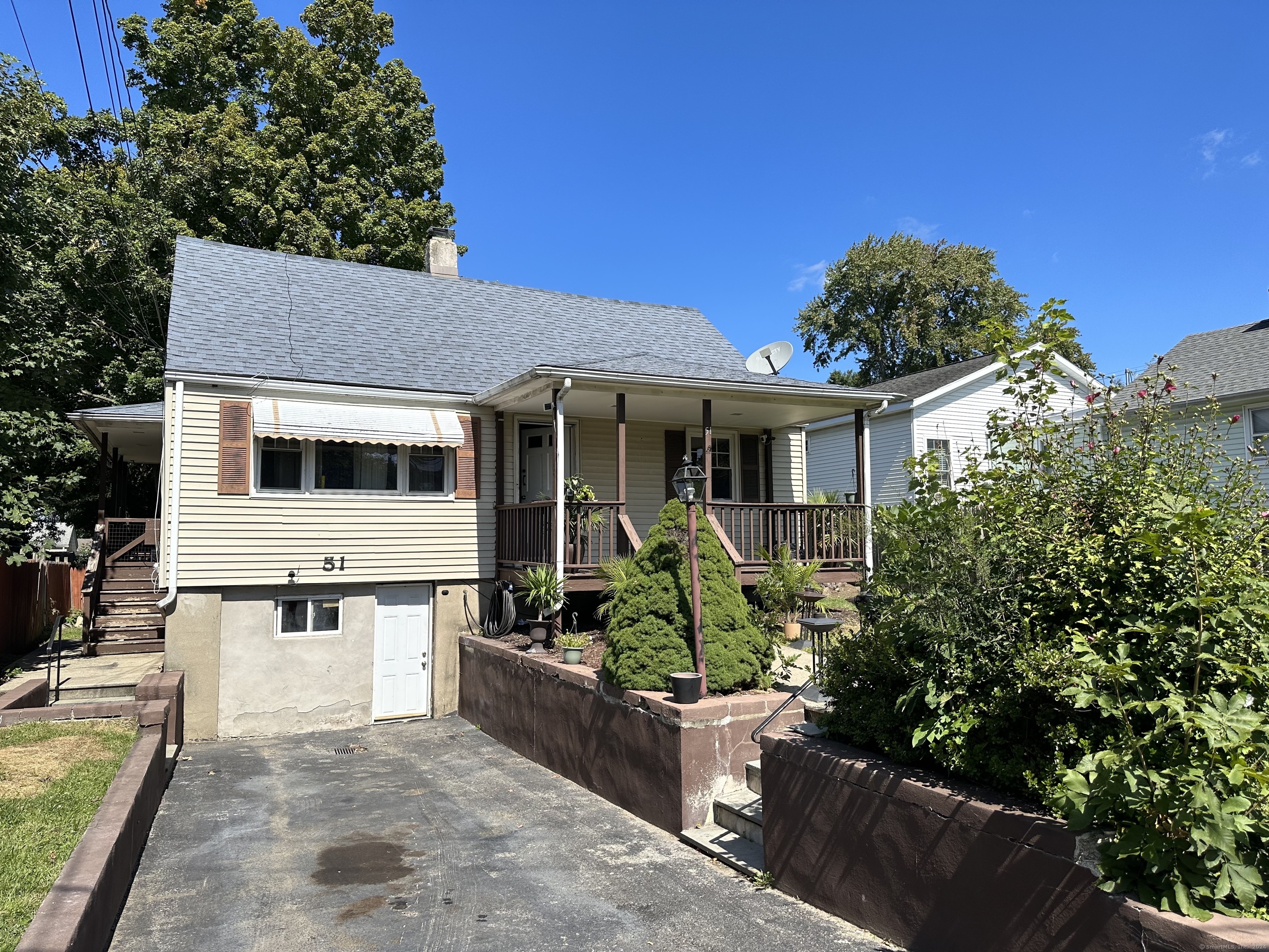 Property for Sale at 51 Grandview Avenue, Norwalk, Connecticut - Bedrooms: 4 
Bathrooms: 2 
Rooms: 7  - $530,000