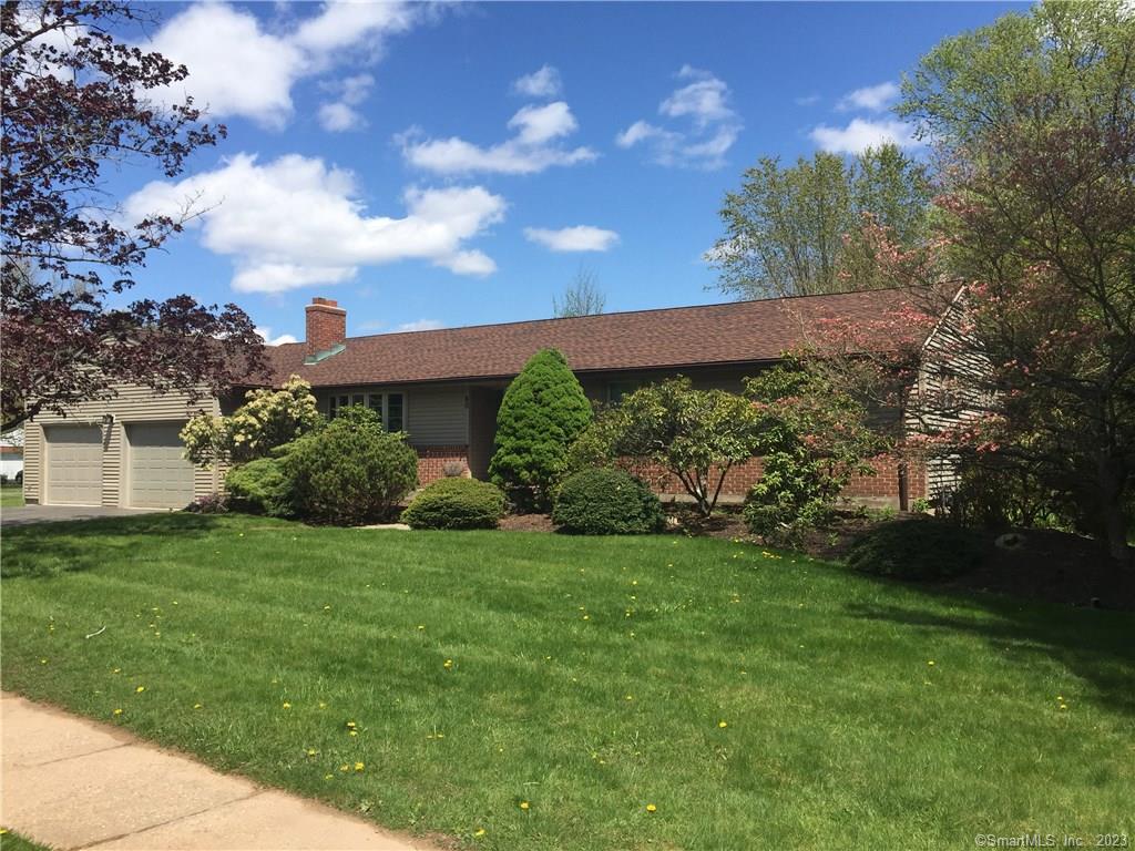 Farmstead Lane, West Hartford, Connecticut - 3 Bedrooms  
2 Bathrooms  
7 Rooms - 