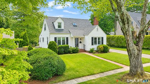Photo of 85 Louvain Street, Fairfield, CT 06825 (MLS # 24192413)