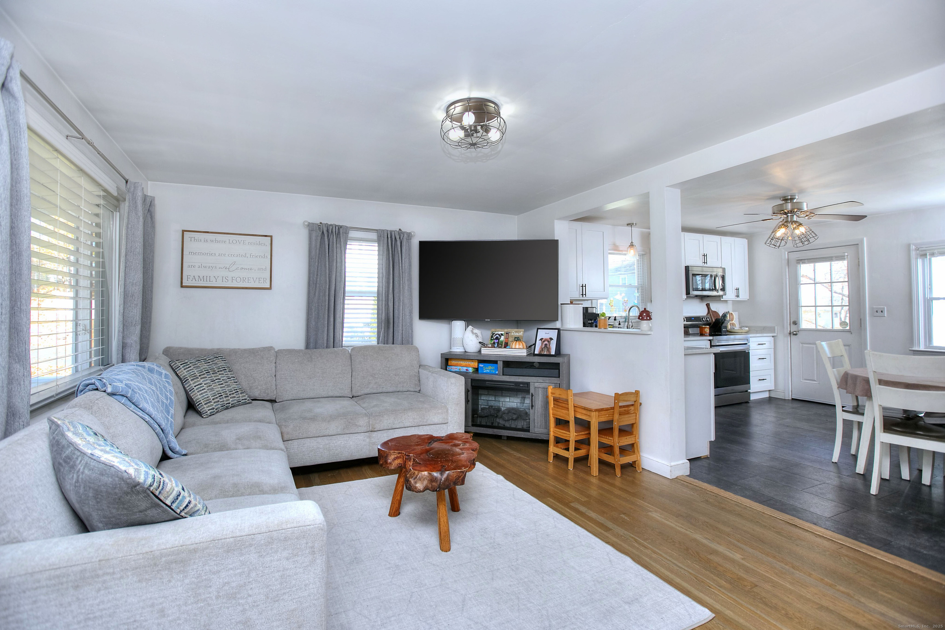 Fairfield, Connecticut 06825, United States, 4 Bedrooms Bedrooms, ,1 BathroomBathrooms,Residential,Active,248721