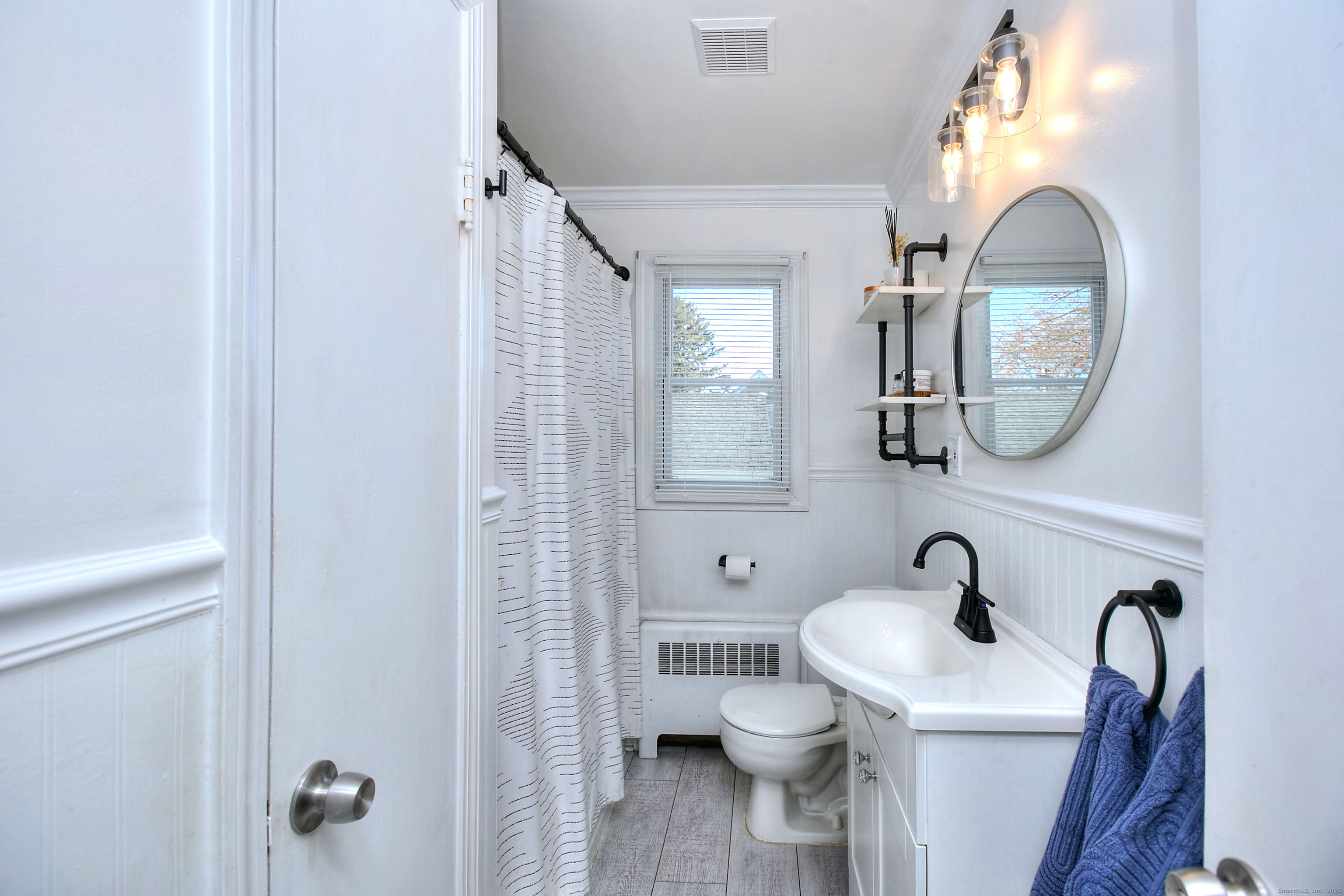 Fairfield, Connecticut 06825, United States, 4 Bedrooms Bedrooms, ,1 BathroomBathrooms,Residential,Active,248721