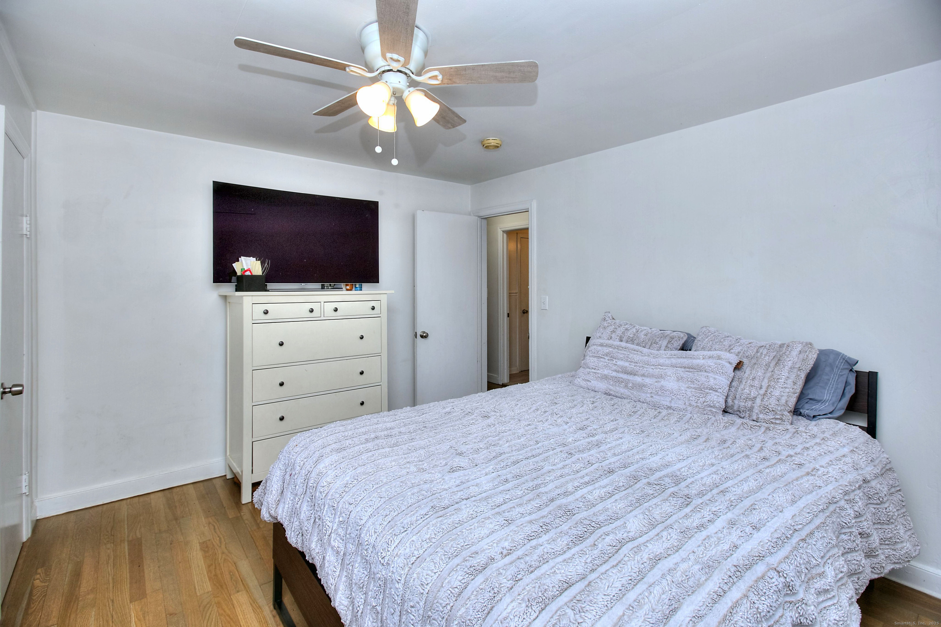 Fairfield, Connecticut 06825, United States, 4 Bedrooms Bedrooms, ,1 BathroomBathrooms,Residential,Active,248721