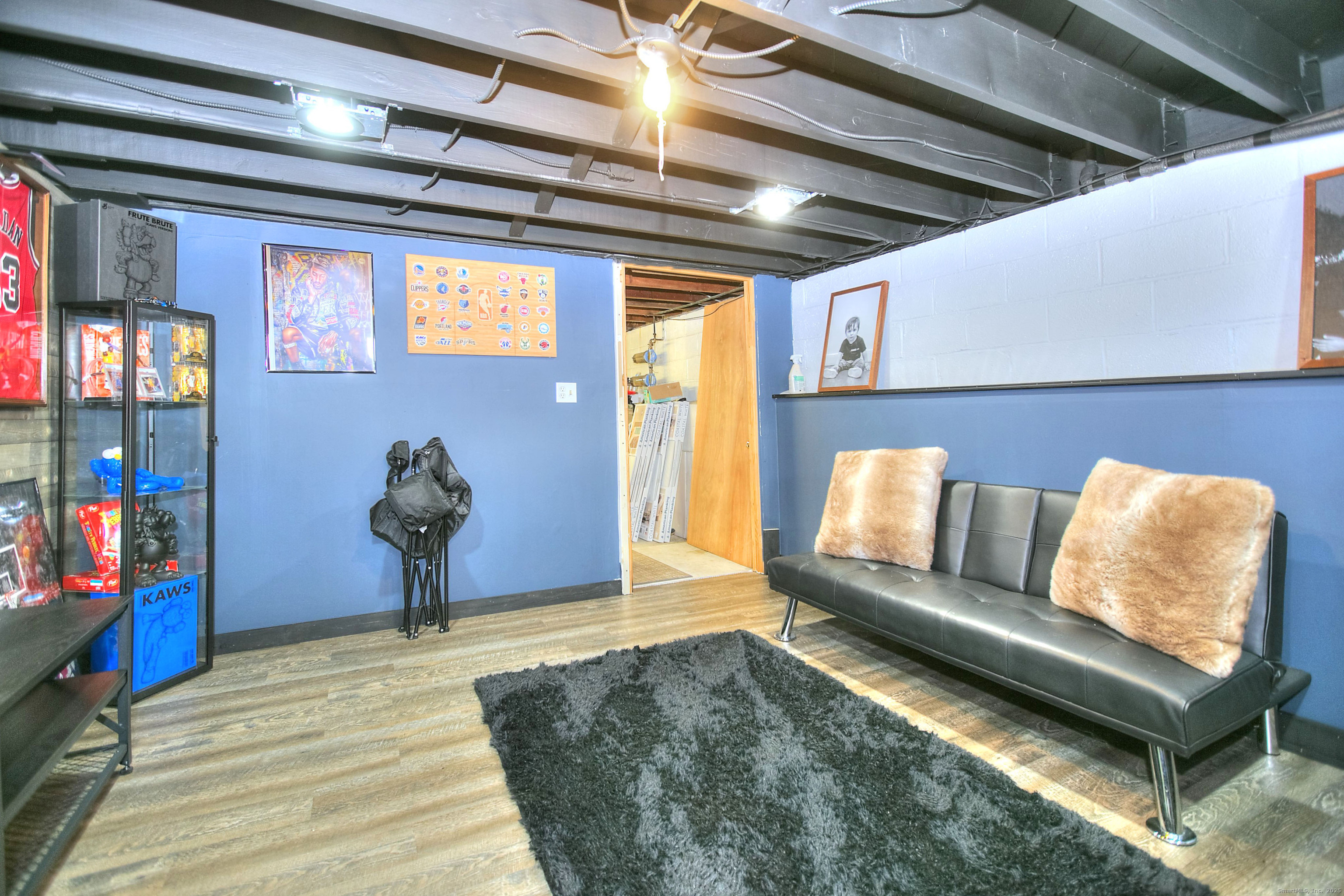 Fairfield, Connecticut 06825, United States, 4 Bedrooms Bedrooms, ,1 BathroomBathrooms,Residential,Active,248721