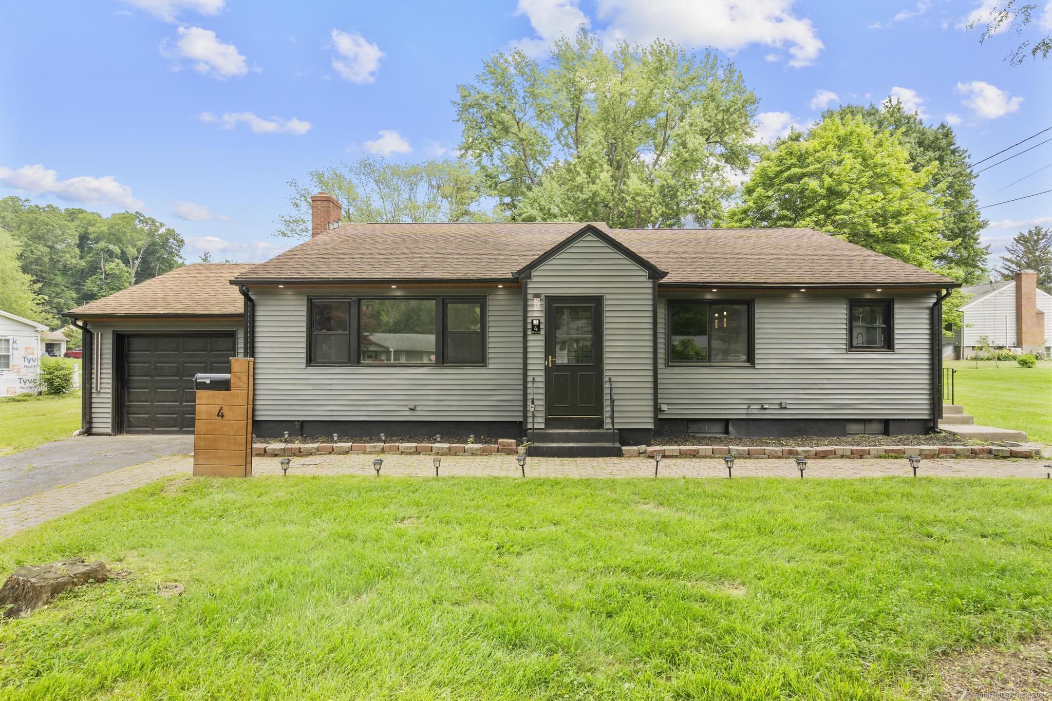 Property for Sale at Hill Farm Road, Bloomfield, Connecticut - Bedrooms: 4 
Bathrooms: 3 
Rooms: 9  - $414,999
