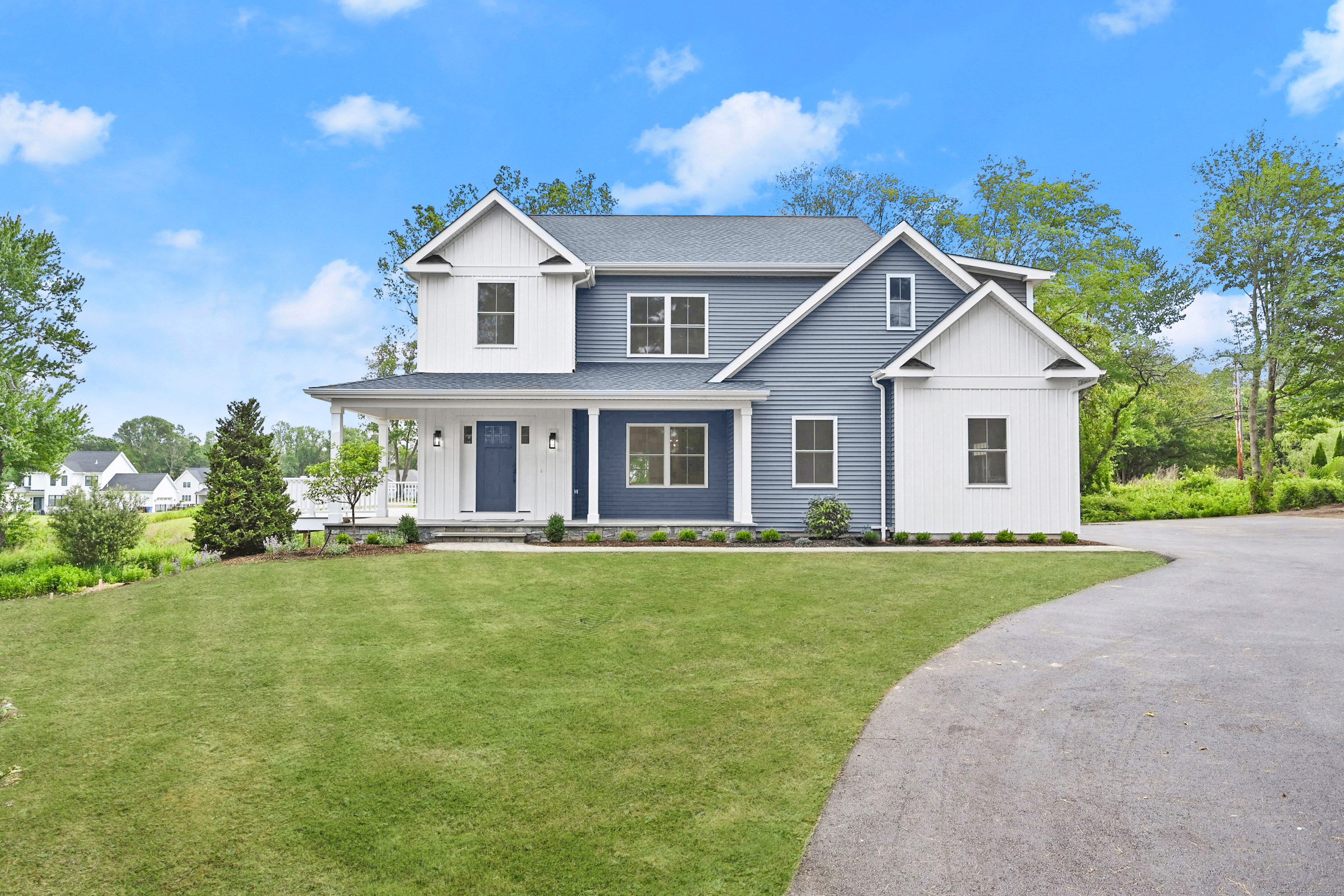 Spring Hill Road, Monroe, Connecticut - 4 Bedrooms  
4 Bathrooms  
8 Rooms - 