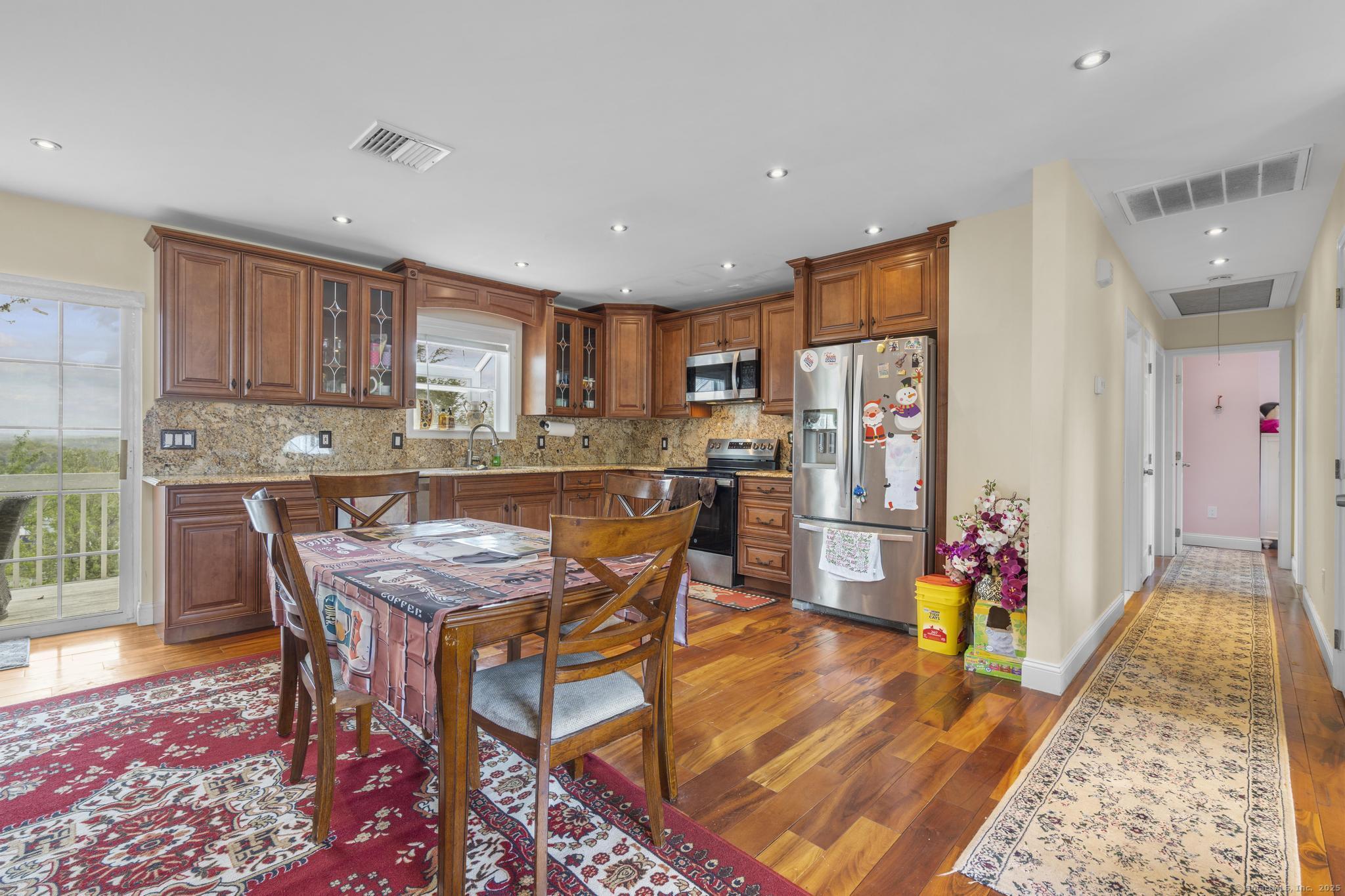 13 Woodcrest Drive, Waterbury, Connecticut image 12