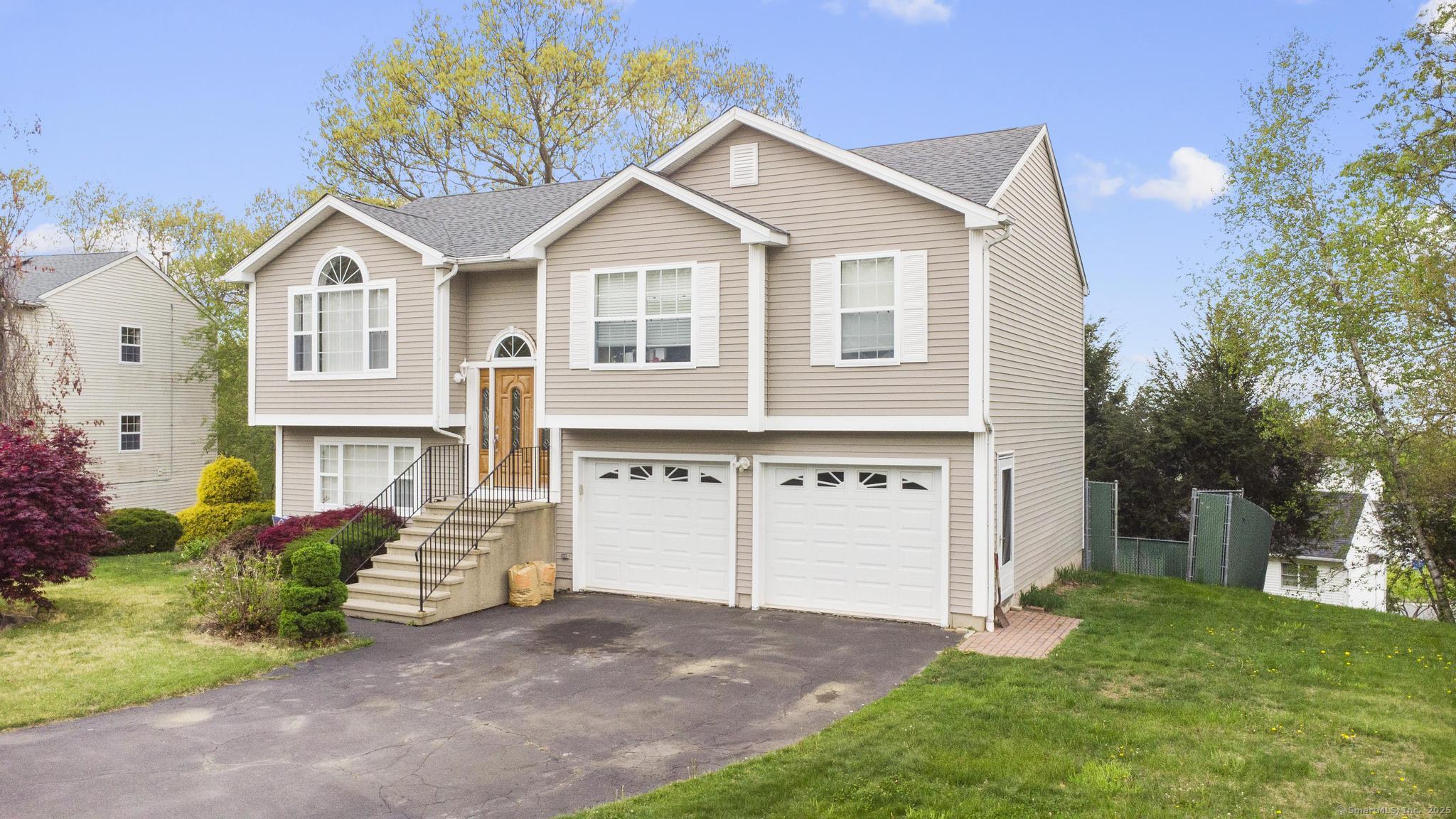 13 Woodcrest Drive, Waterbury, Connecticut image 4