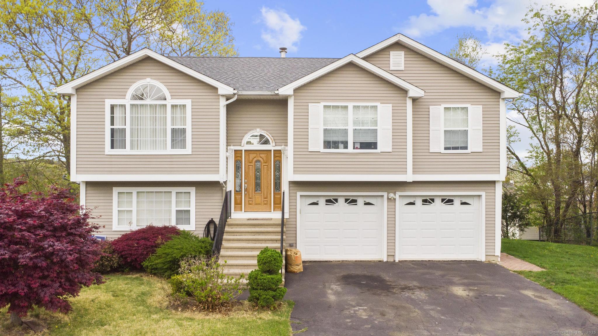 13 Woodcrest Drive, Waterbury, Connecticut image 3