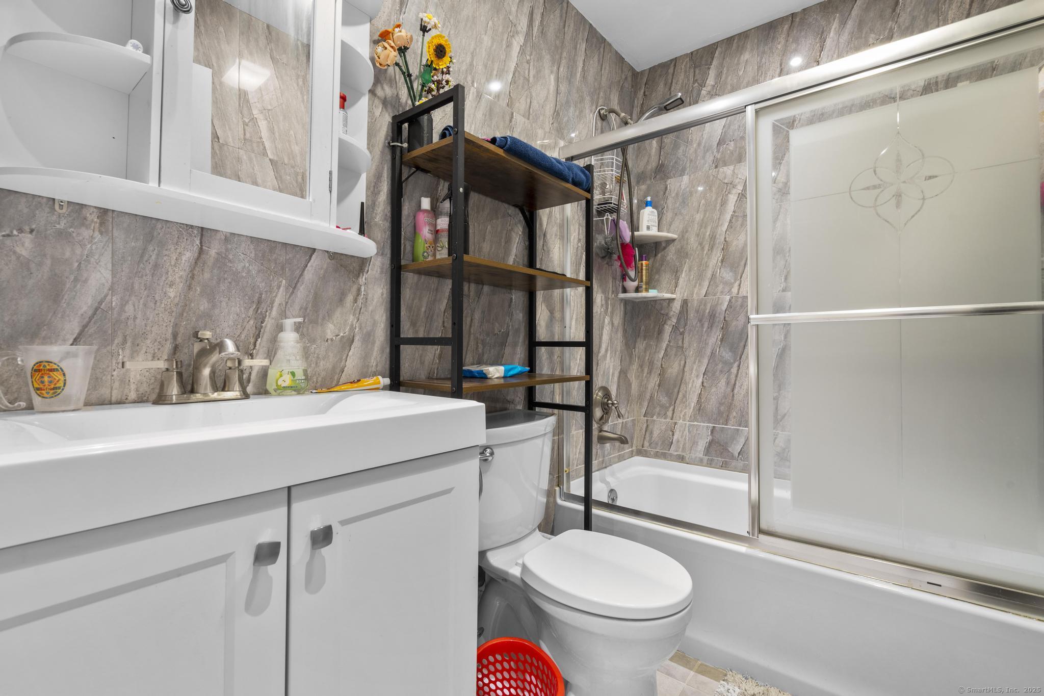 13 Woodcrest Drive, Waterbury, Connecticut image 15