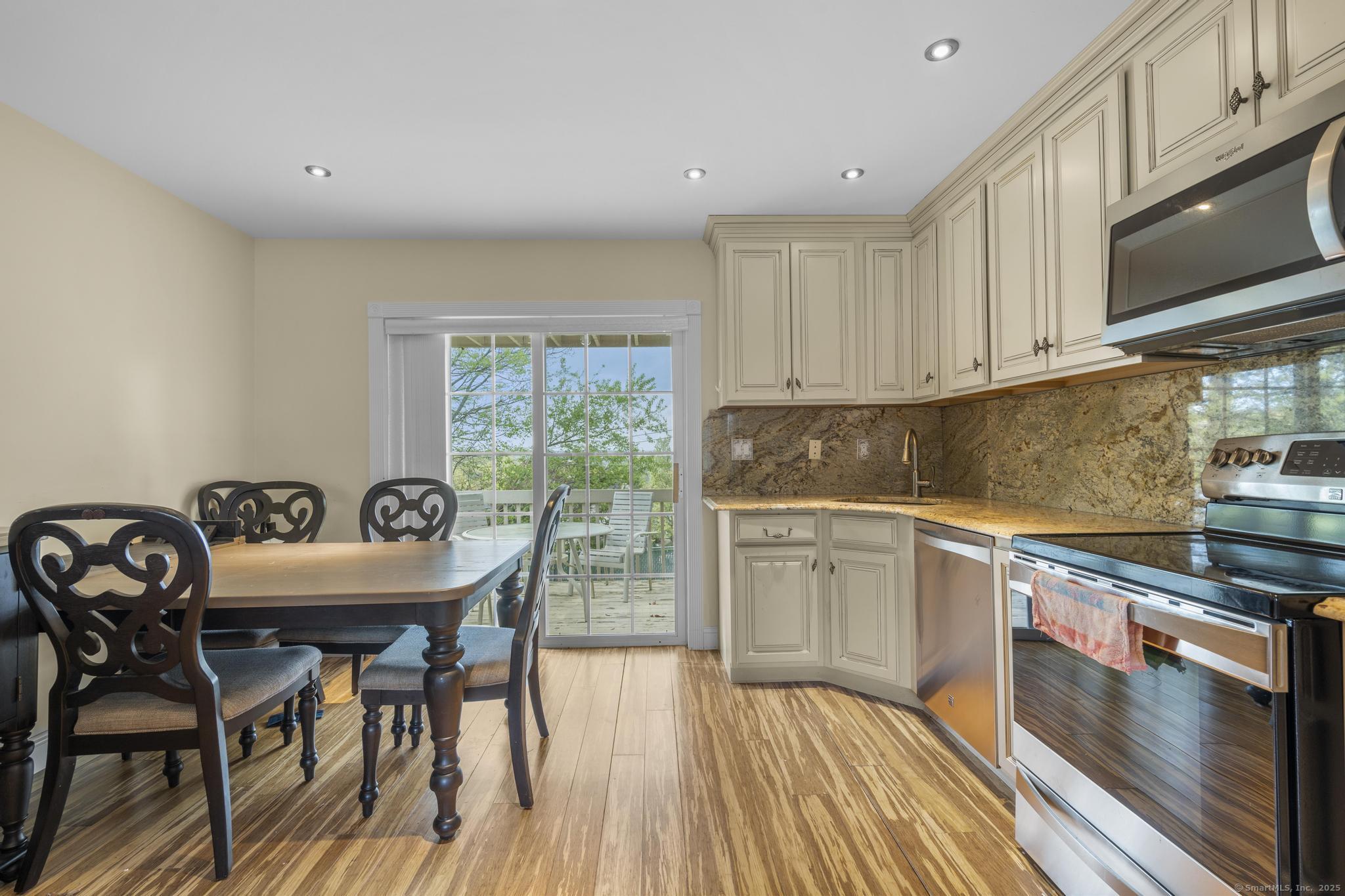 13 Woodcrest Drive, Waterbury, Connecticut image 22