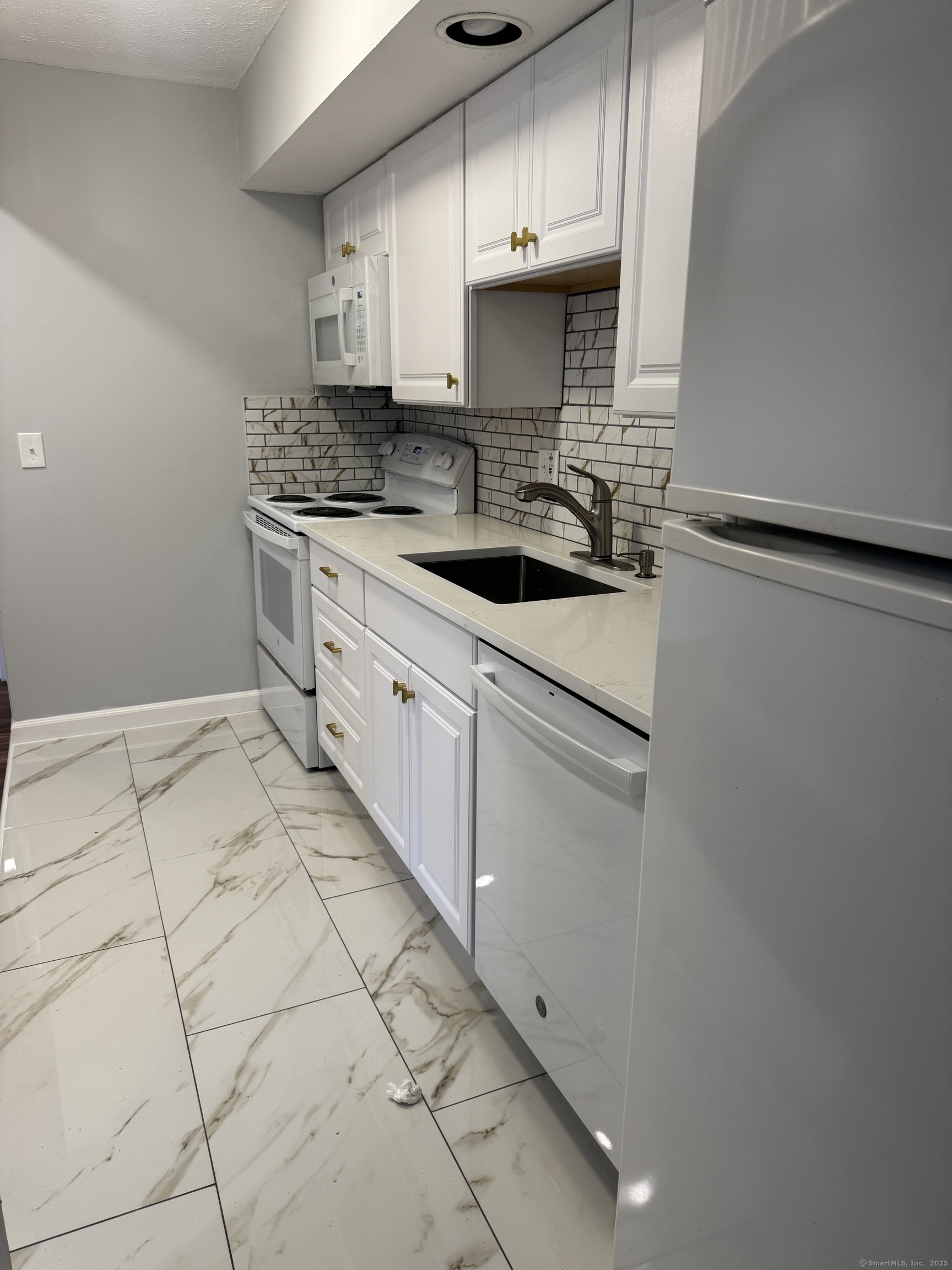 103 Horse Pond Road APT E