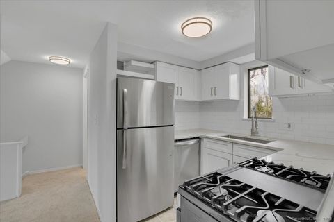 Tiny photo for 3 Trolley Crossing Lane #3, Middletown, CT 06457 (MLS # 24144872)