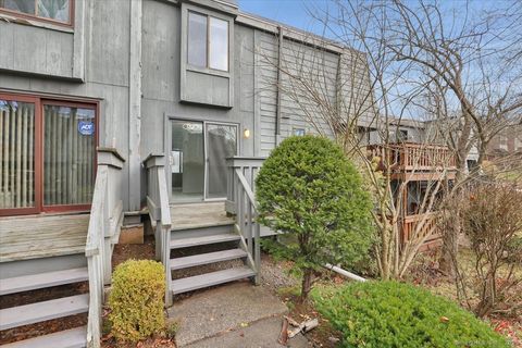 Tiny photo for 3 Trolley Crossing Lane #3, Middletown, CT 06457 (MLS # 24144872)