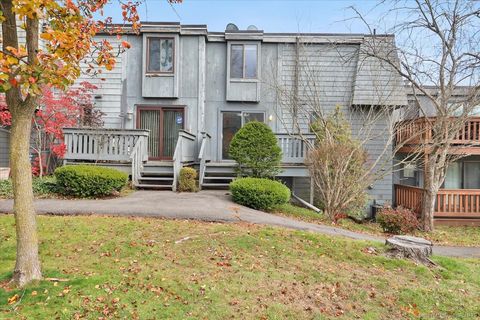 Tiny photo for 3 Trolley Crossing Lane #3, Middletown, CT 06457 (MLS # 24144872)