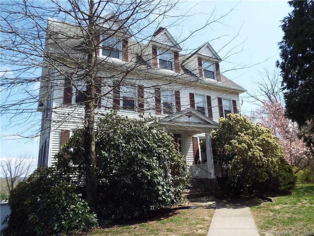 Property for Sale at 405 Mohegan Avenue Parkway 1, Waterford, Connecticut - Bedrooms: 2 
Bathrooms: 1 
Rooms: 5  - $1,750