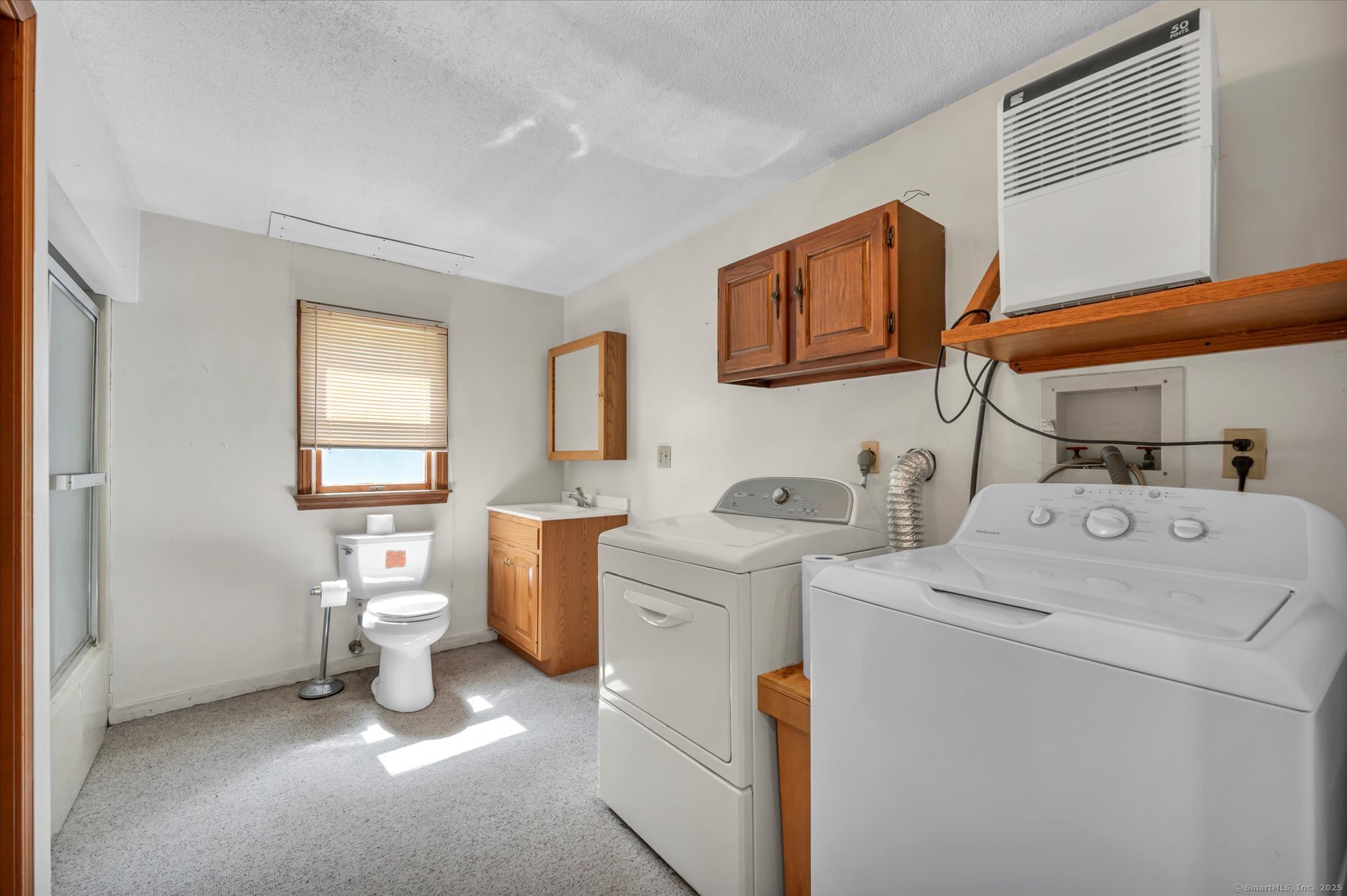 Ledyard, Connecticut 06339, United States, 3 Bedrooms Bedrooms, ,2 BathroomsBathrooms,Residential,Active,174379