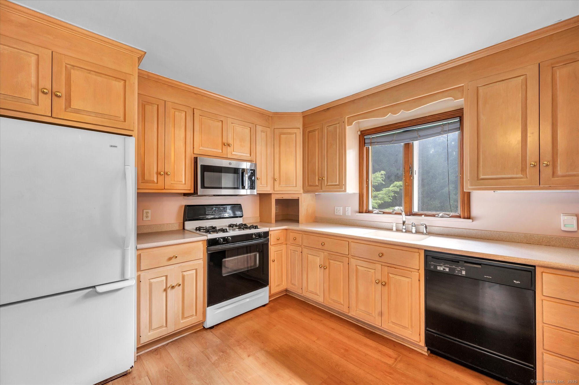 Ledyard, Connecticut 06339, United States, 3 Bedrooms Bedrooms, ,2 BathroomsBathrooms,Residential,Active,174379