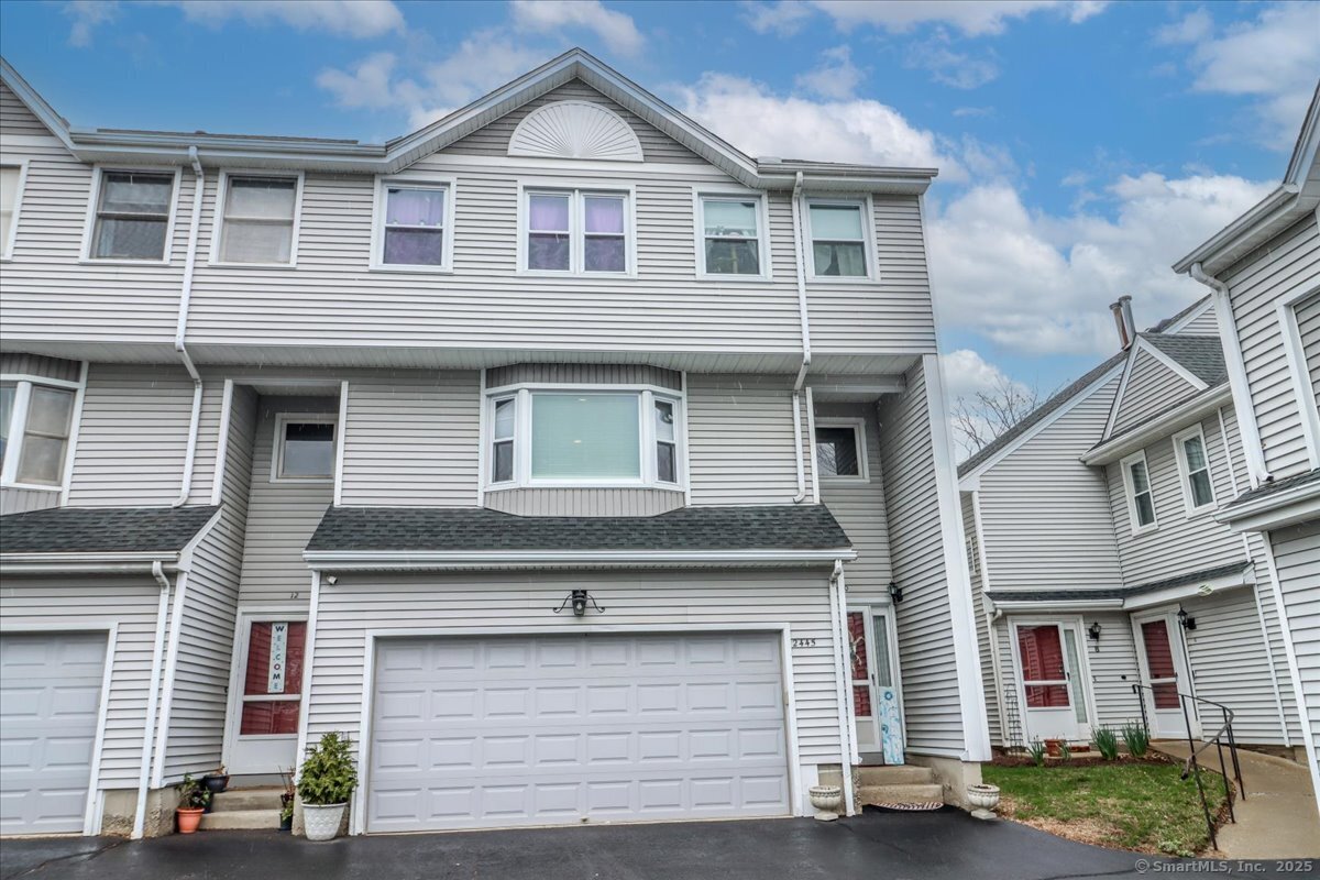 Rental Property at Park Avenue Apt 10, Bridgeport, Connecticut - Bedrooms: 3 
Bathrooms: 3 
Rooms: 8  - $3,500 MO.