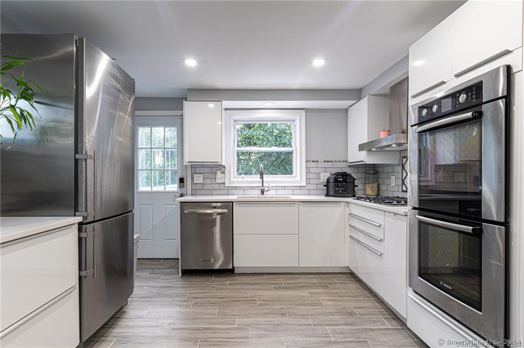 1075 Chopsey Hill Road, Bridgeport, Connecticut image 5