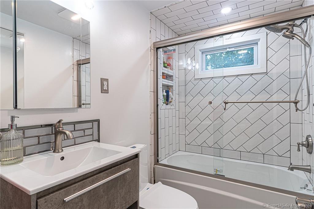 1075 Chopsey Hill Road, Bridgeport, Connecticut image 12