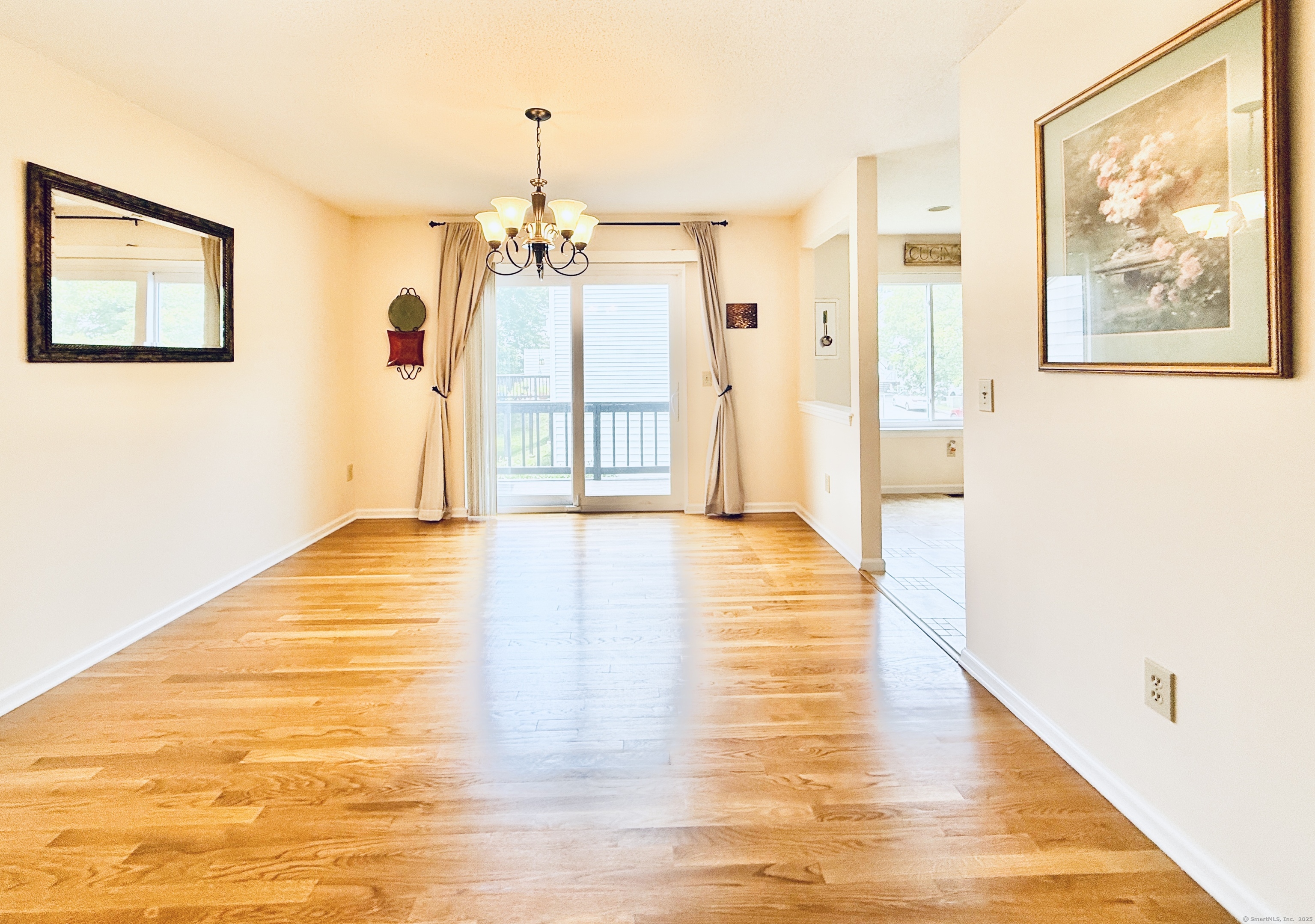 Danbury, Connecticut 06810, United States, 2 Bedrooms Bedrooms, ,2 BathroomsBathrooms,Residential,Active,162627