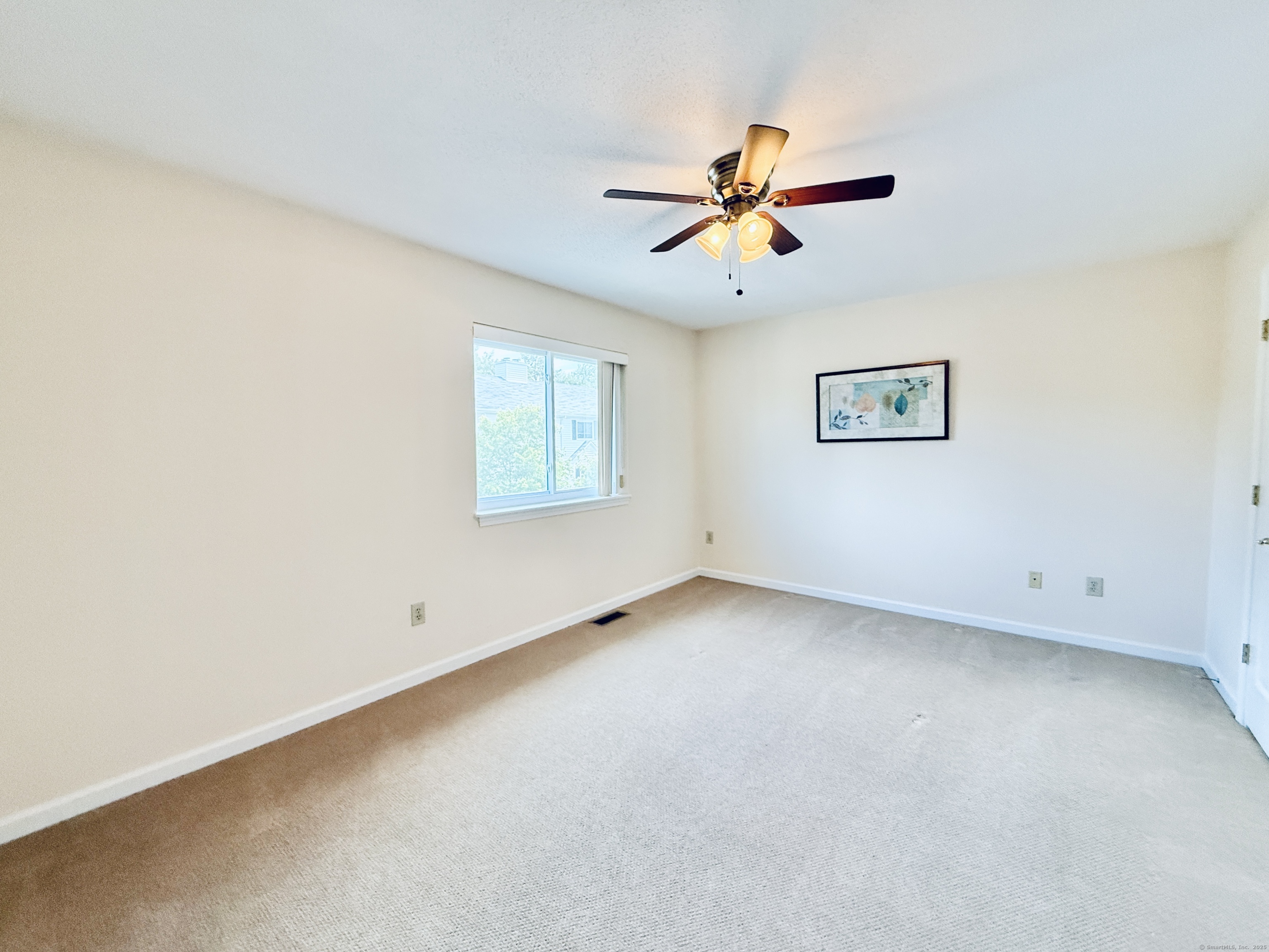 Danbury, Connecticut 06810, United States, 2 Bedrooms Bedrooms, ,2 BathroomsBathrooms,Residential,Active,162627