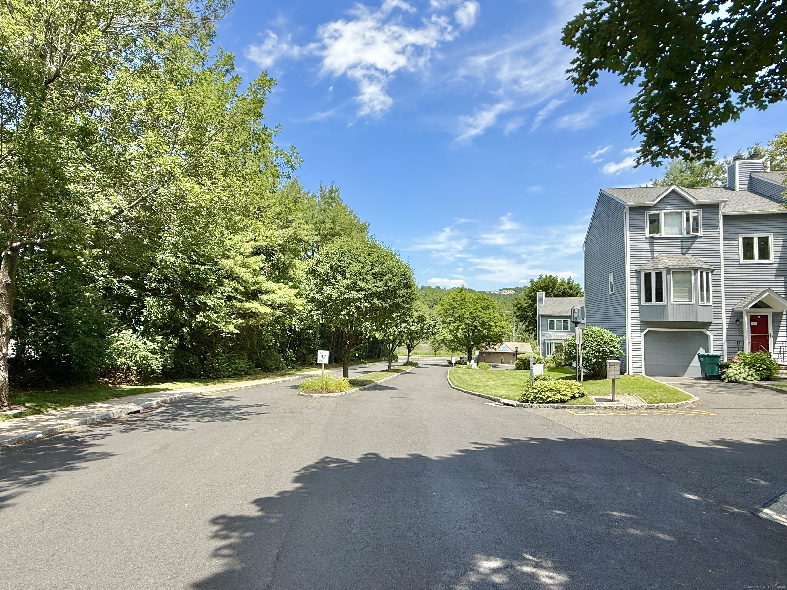 Danbury, Connecticut 06810, United States, 2 Bedrooms Bedrooms, ,2 BathroomsBathrooms,Residential,Active,162627