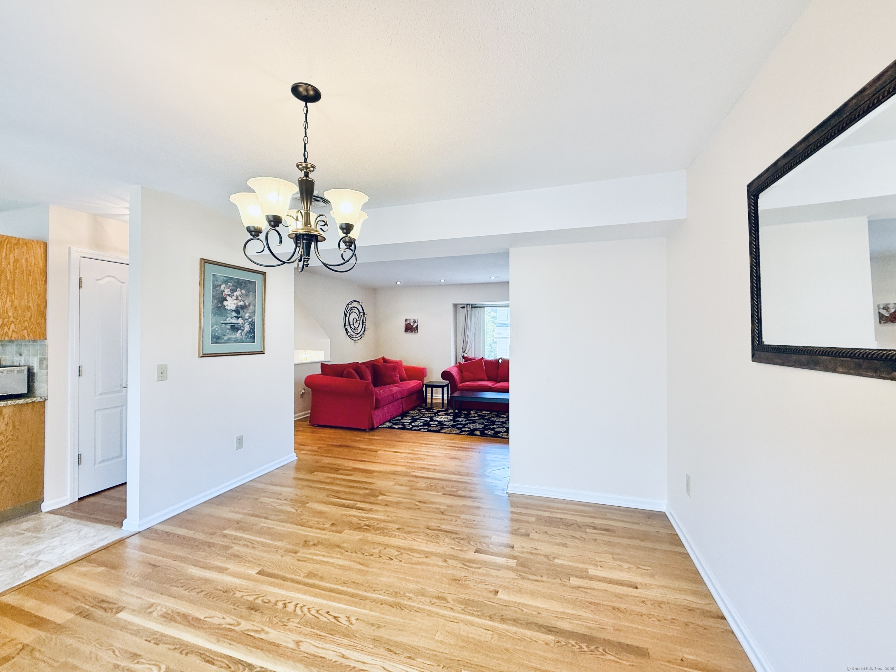 Danbury, Connecticut 06810, United States, 2 Bedrooms Bedrooms, ,2 BathroomsBathrooms,Residential,Active,162627