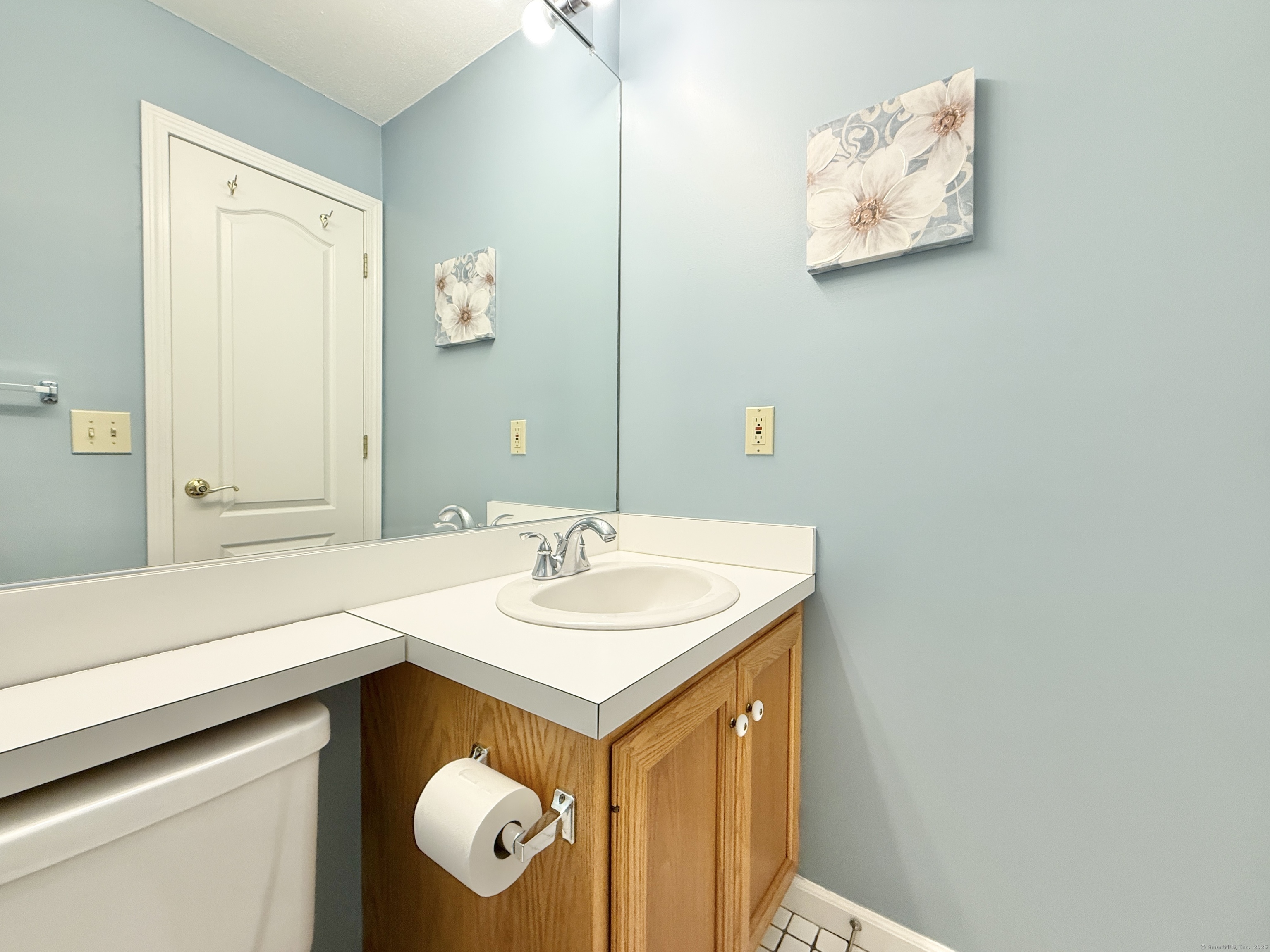 Danbury, Connecticut 06810, United States, 2 Bedrooms Bedrooms, ,2 BathroomsBathrooms,Residential,Active,162627