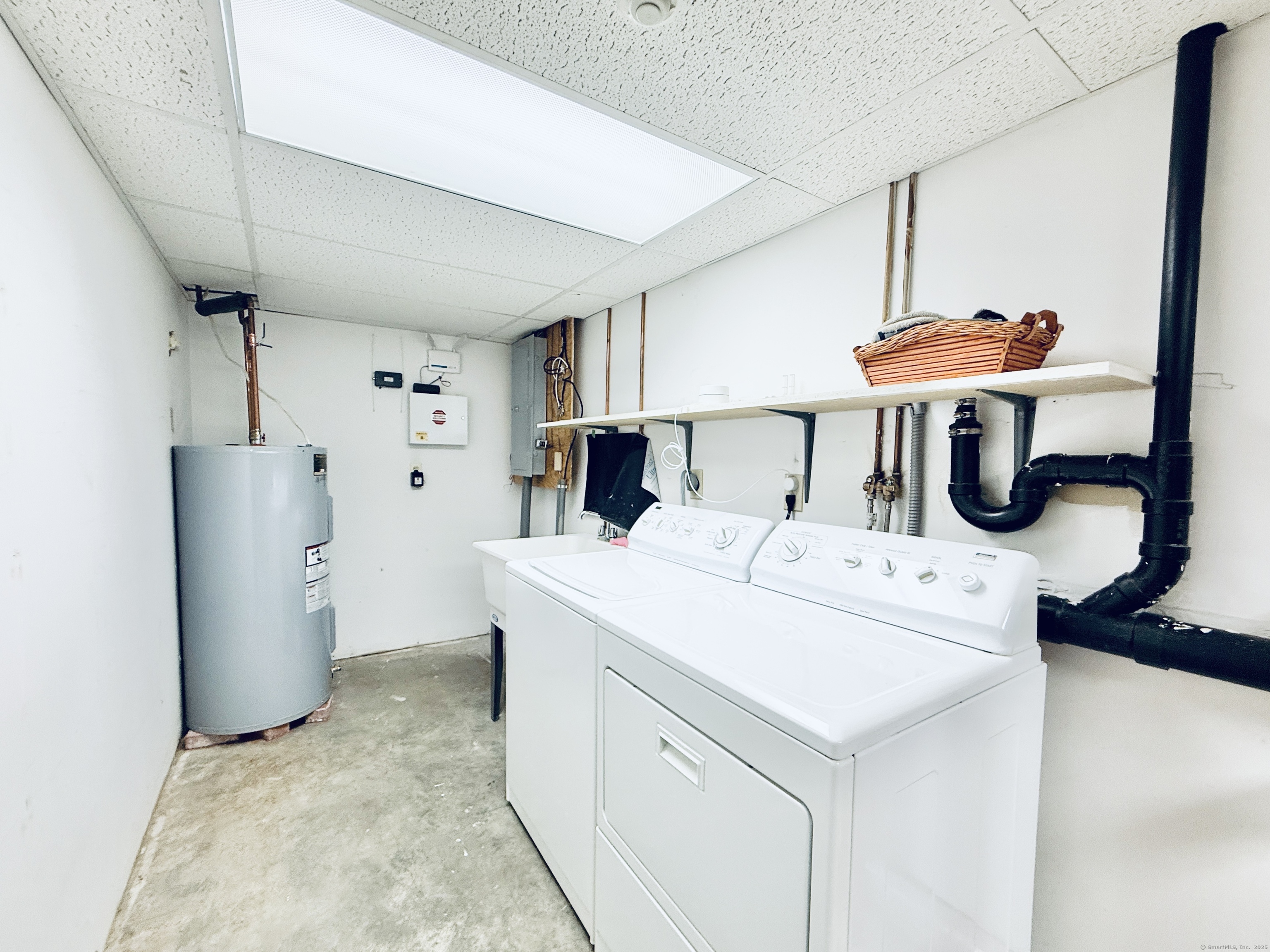 Danbury, Connecticut 06810, United States, 2 Bedrooms Bedrooms, ,2 BathroomsBathrooms,Residential,Active,162627