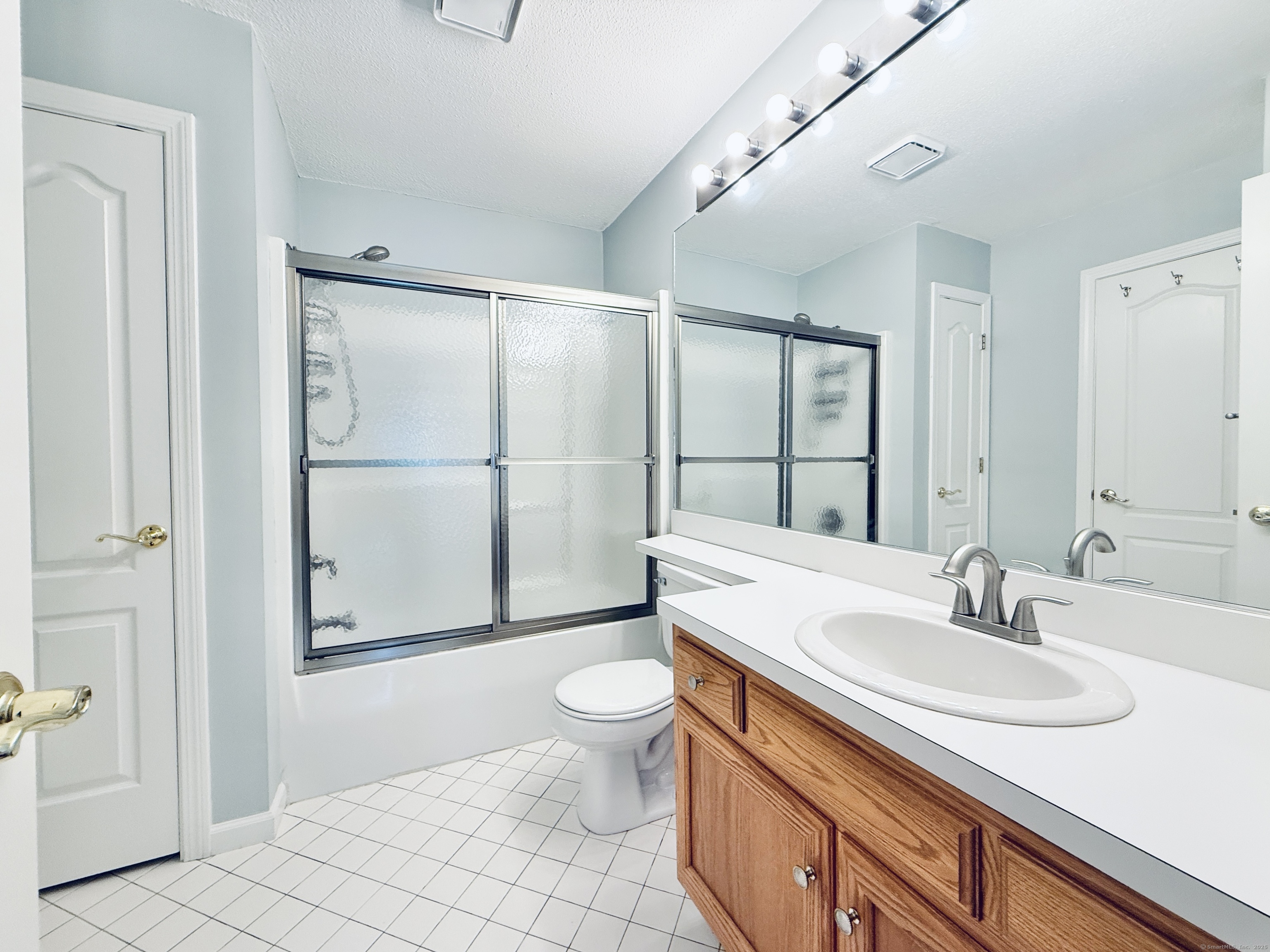 Danbury, Connecticut 06810, United States, 2 Bedrooms Bedrooms, ,2 BathroomsBathrooms,Residential,Active,162627