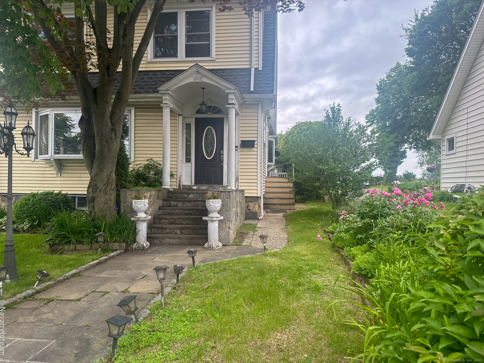 Shippan Avenue 2, Stamford, Connecticut - 2 Bedrooms  
3 Bathrooms  
5 Rooms - 