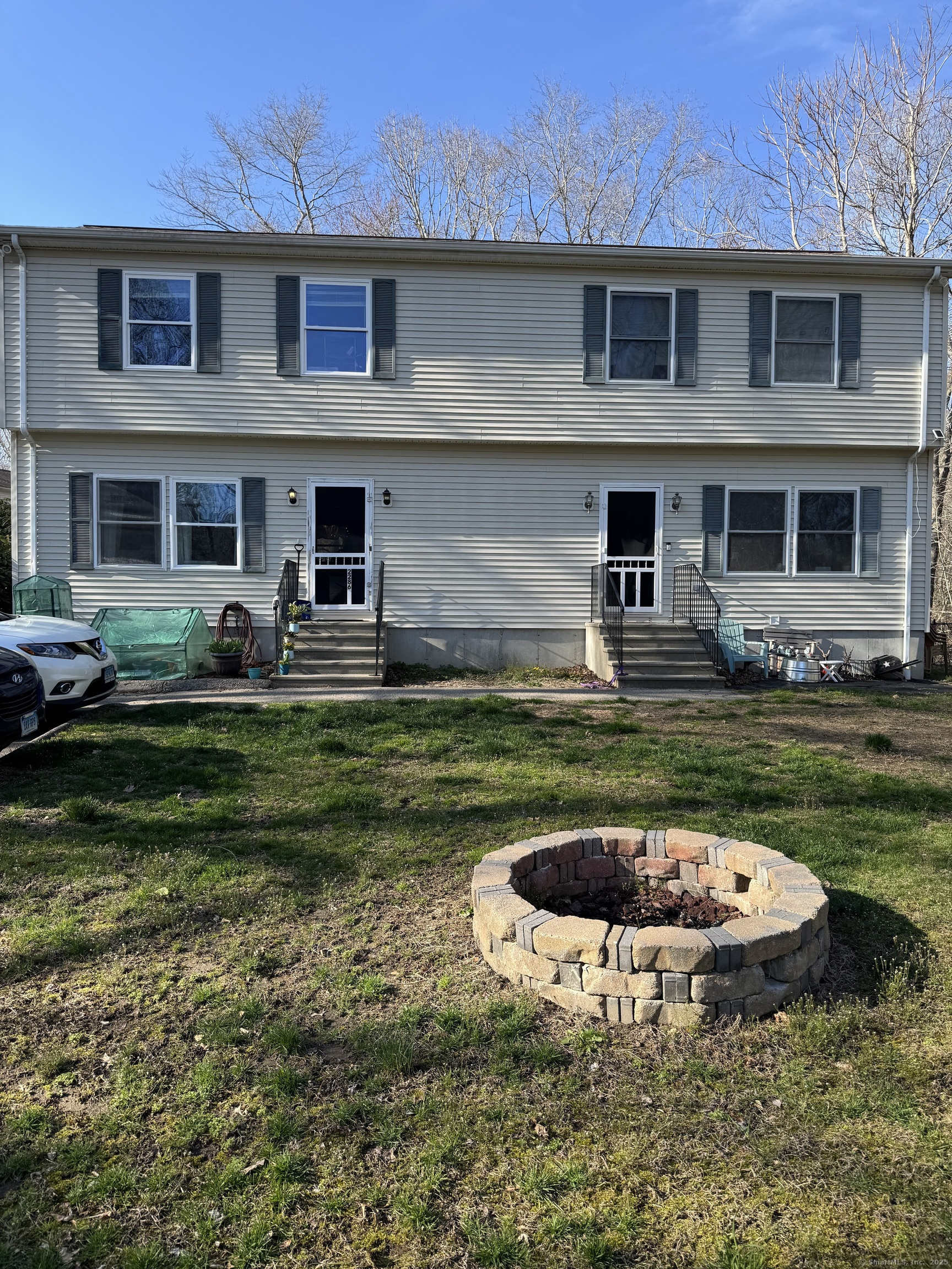 Gold Star Highway, Groton, Connecticut - 6 Bedrooms  
3.5 Bathrooms  
10 Rooms - 