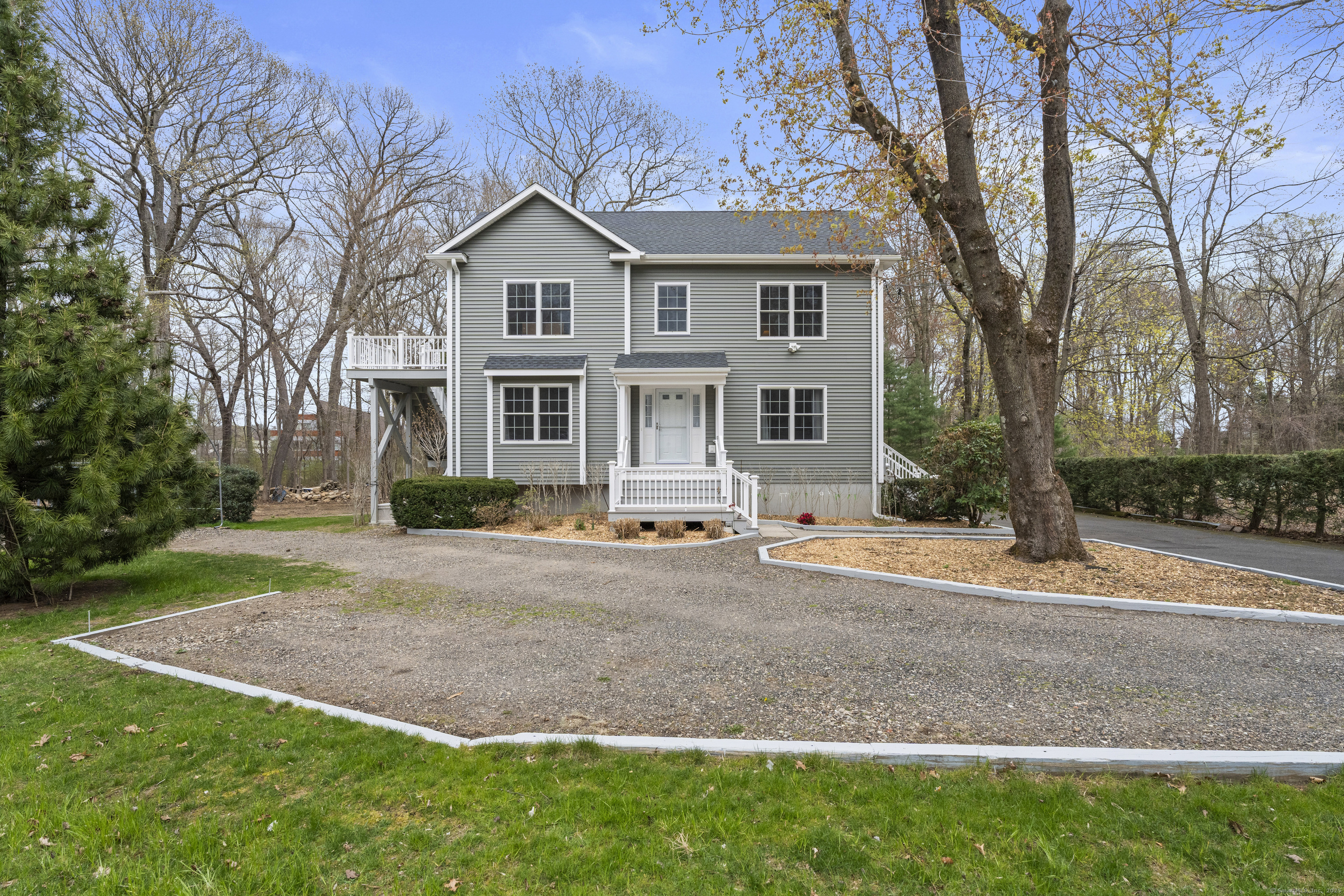 Sylvan Avenue, Trumbull, Connecticut - 4 Bedrooms  
3 Bathrooms  
7 Rooms - 