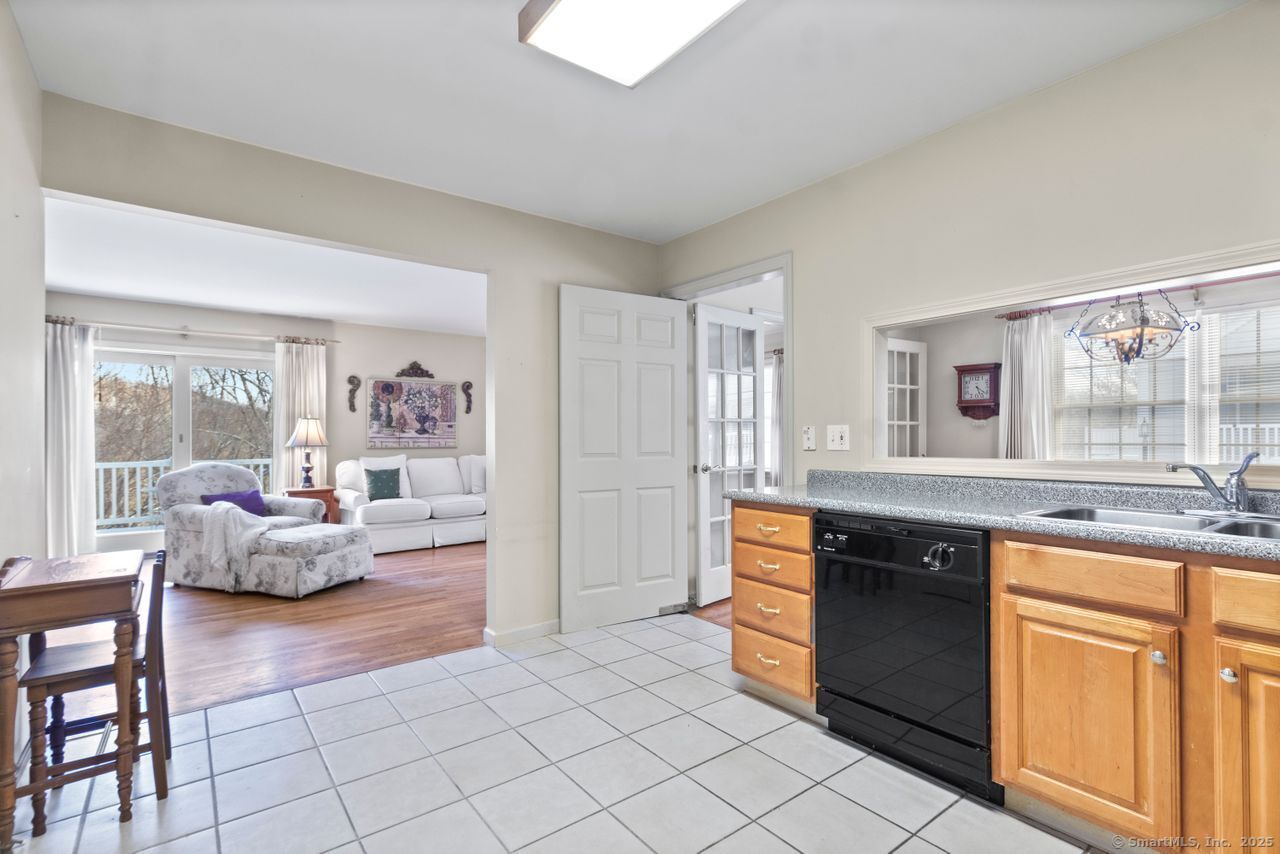 302 Stoney Way #302, New Fairfield, Connecticut image 8