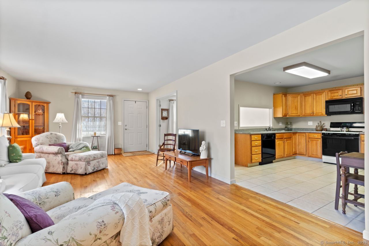 302 Stoney Way #302, New Fairfield, Connecticut image 12